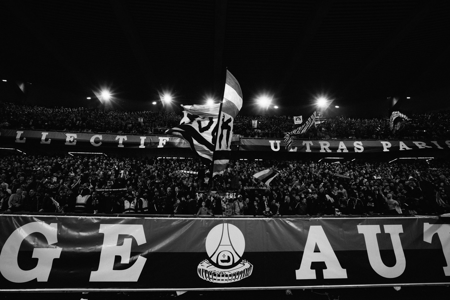 Revivez Le Choc PSG-Liverpool À Travers Cette Série Photographique En Noir Et Blanc