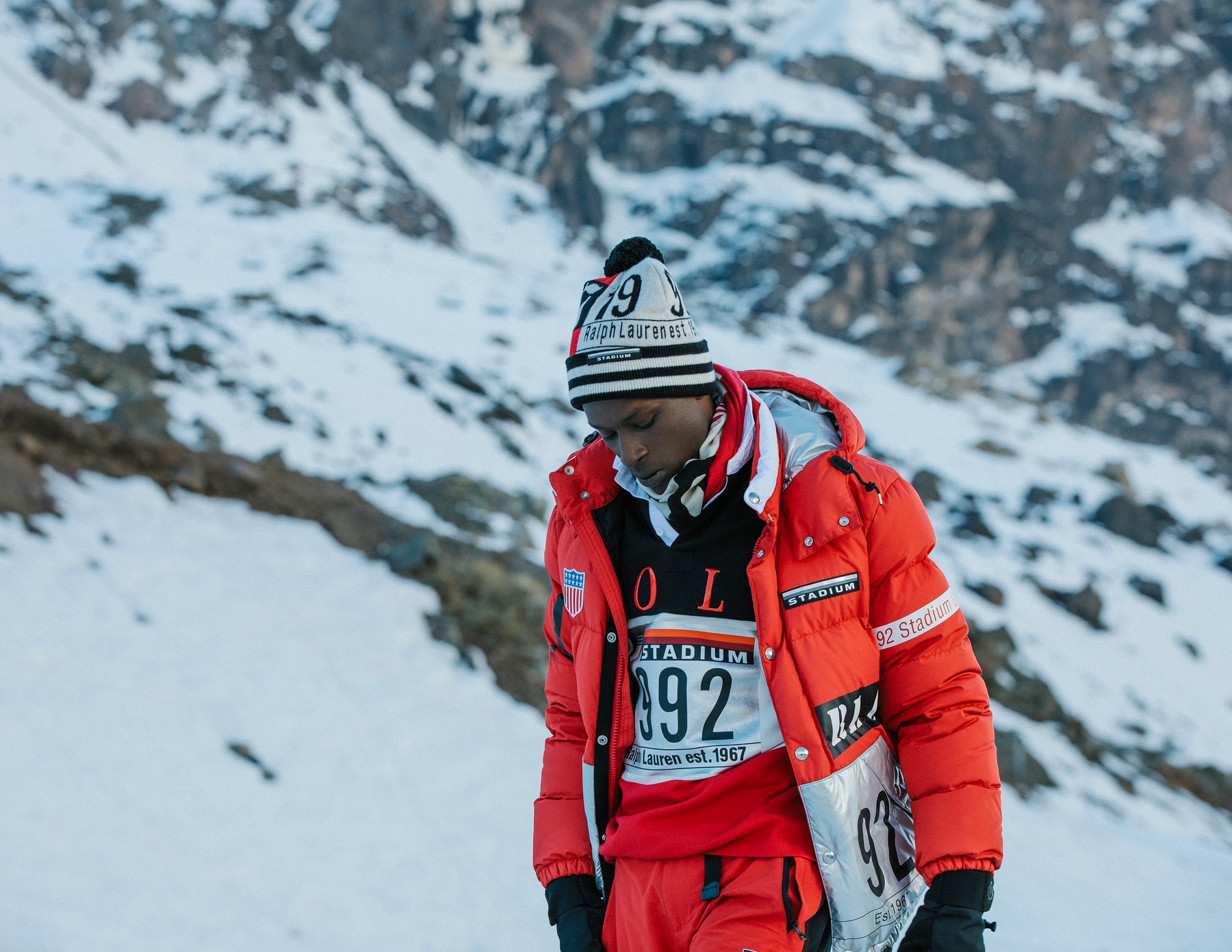 Ralph Lauren Dévoile Sa Collection "Winter Stadium" Dans Un Lookbook Qui Magnifie Le Grand Froid