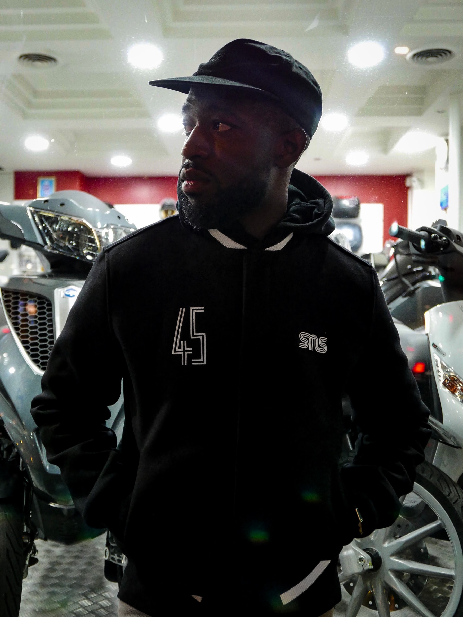 Sneakernstuff Paris Imagine Une Varsity Jacket Inédite Pour Le Lancement De La Air Jordan XI "Concord"