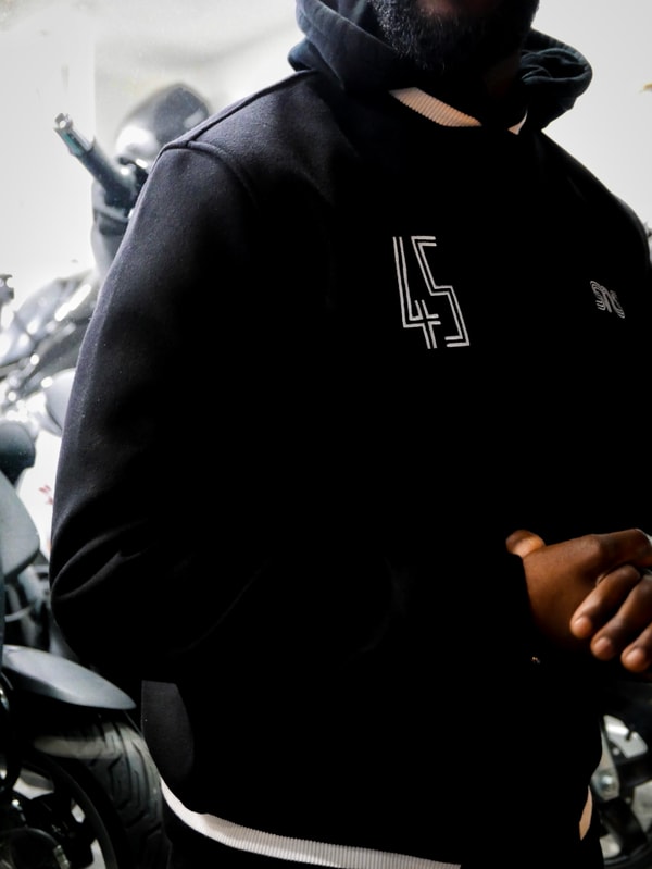 Sneakernstuff Paris Imagine Une Varsity Jacket Inédite Pour Le Lancement De La Air Jordan XI "Concord"