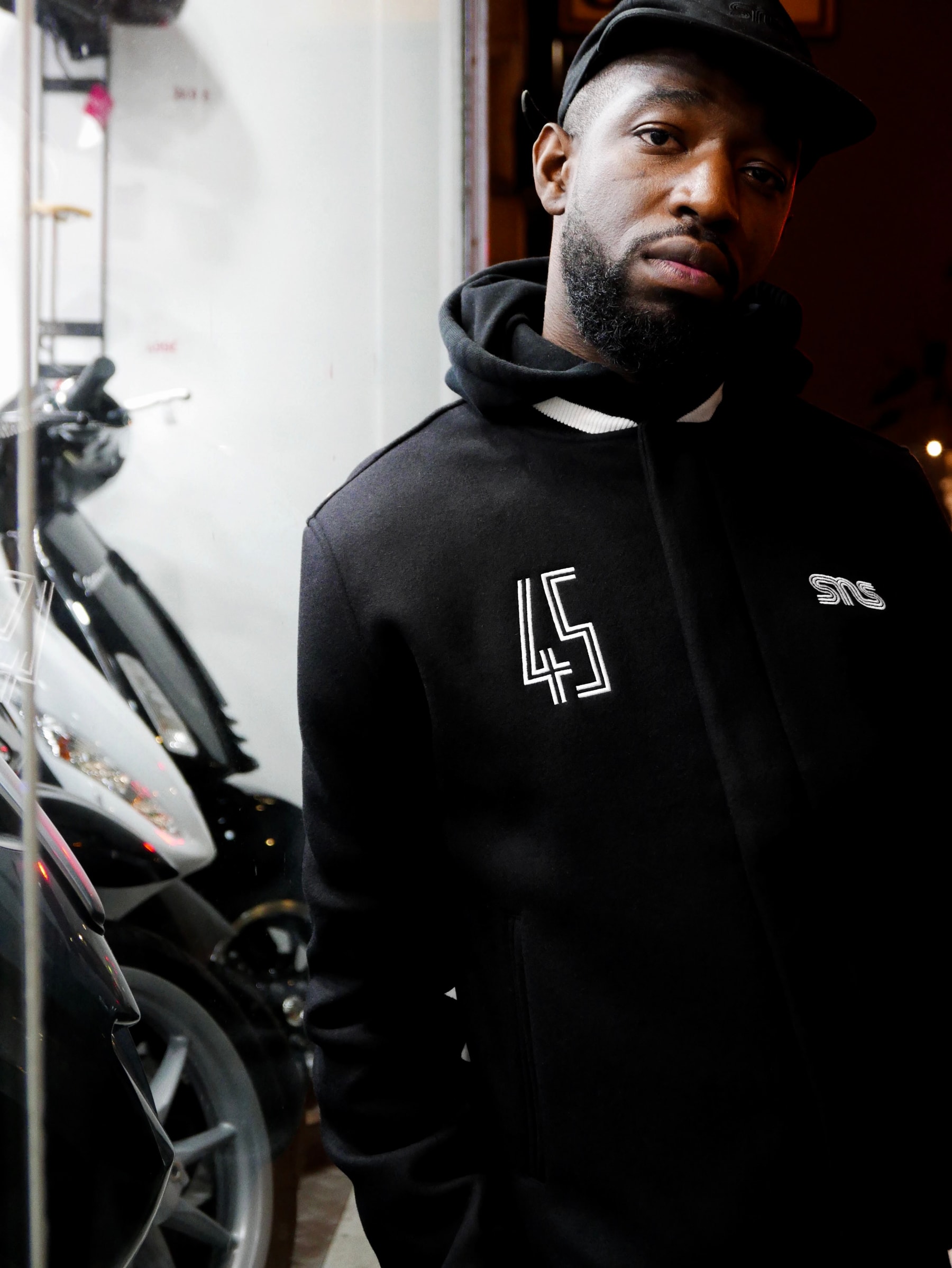 Sneakernstuff Paris Imagine Une Varsity Jacket Inédite Pour Le Lancement De La Air Jordan XI "Concord"