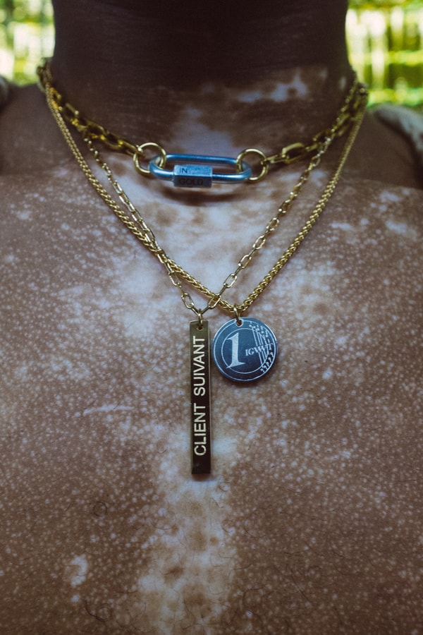 Pièces De 1 Euro En Or, Collier "Client Suivant", Le Label Parisien IN GOLD WE TRUST® Se Joue De La Société De Consommation