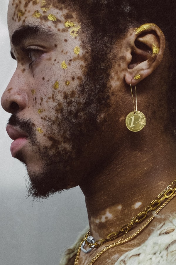 Pièces De 1 Euro En Or, Collier "Client Suivant", Le Label Parisien IN GOLD WE TRUST® Se Joue De La Société De Consommation
