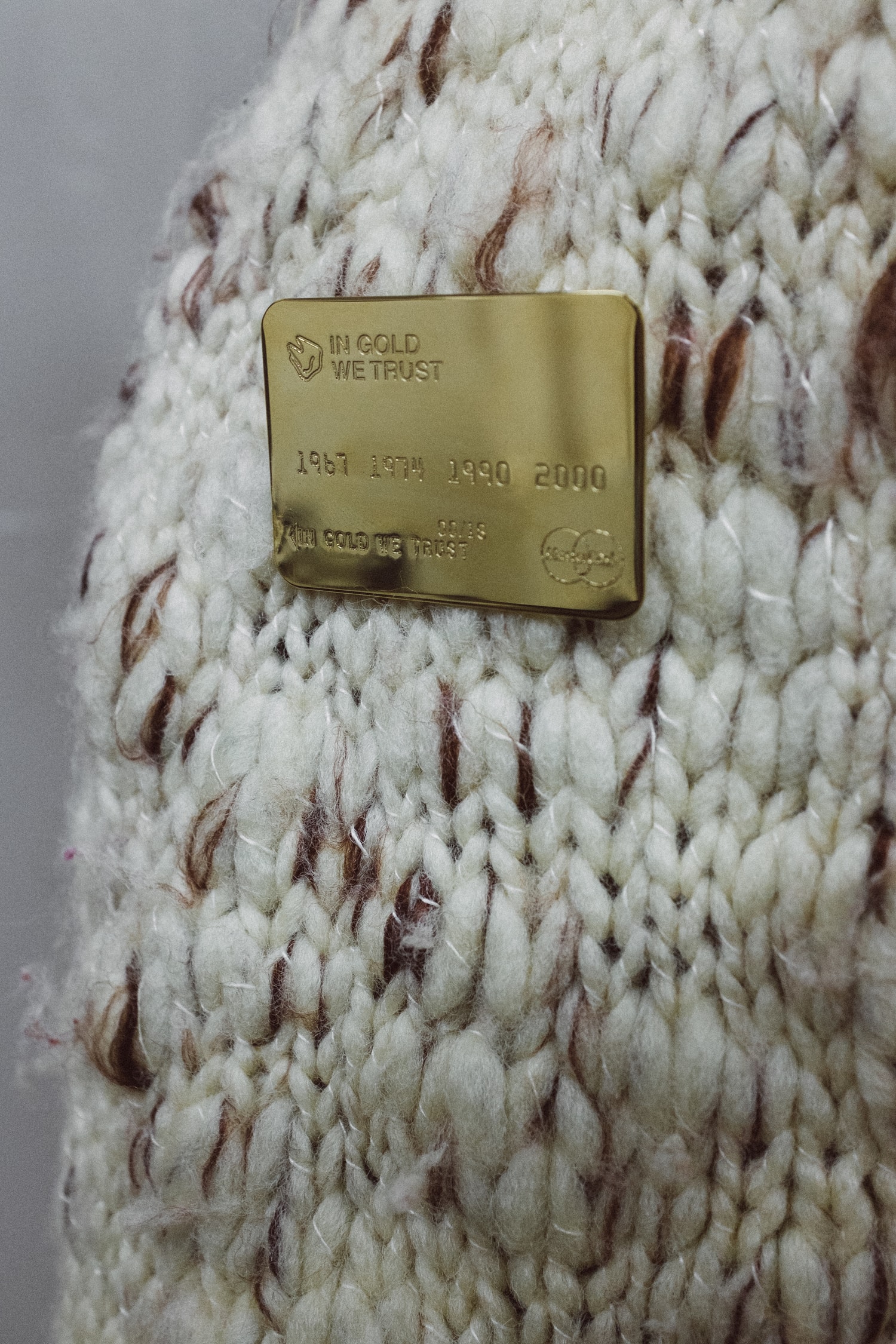 Pièces De 1 Euro En Or, Collier "Client Suivant", Le Label Parisien IN GOLD WE TRUST® Se Joue De La Société De Consommation