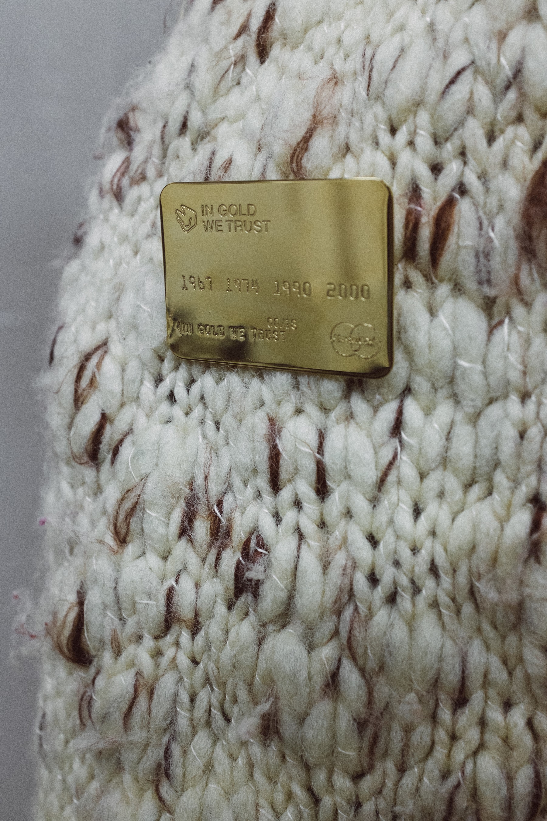 Pièces De 1 Euro En Or, Collier "Client Suivant", Le Label Parisien IN GOLD WE TRUST® Se Joue De La Société De Consommation