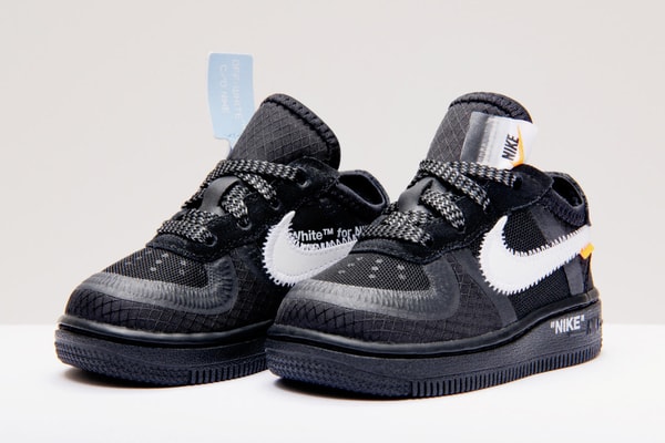 Photo Des Off-White™ x Nike Air Force 1 "Black" et "Volt"