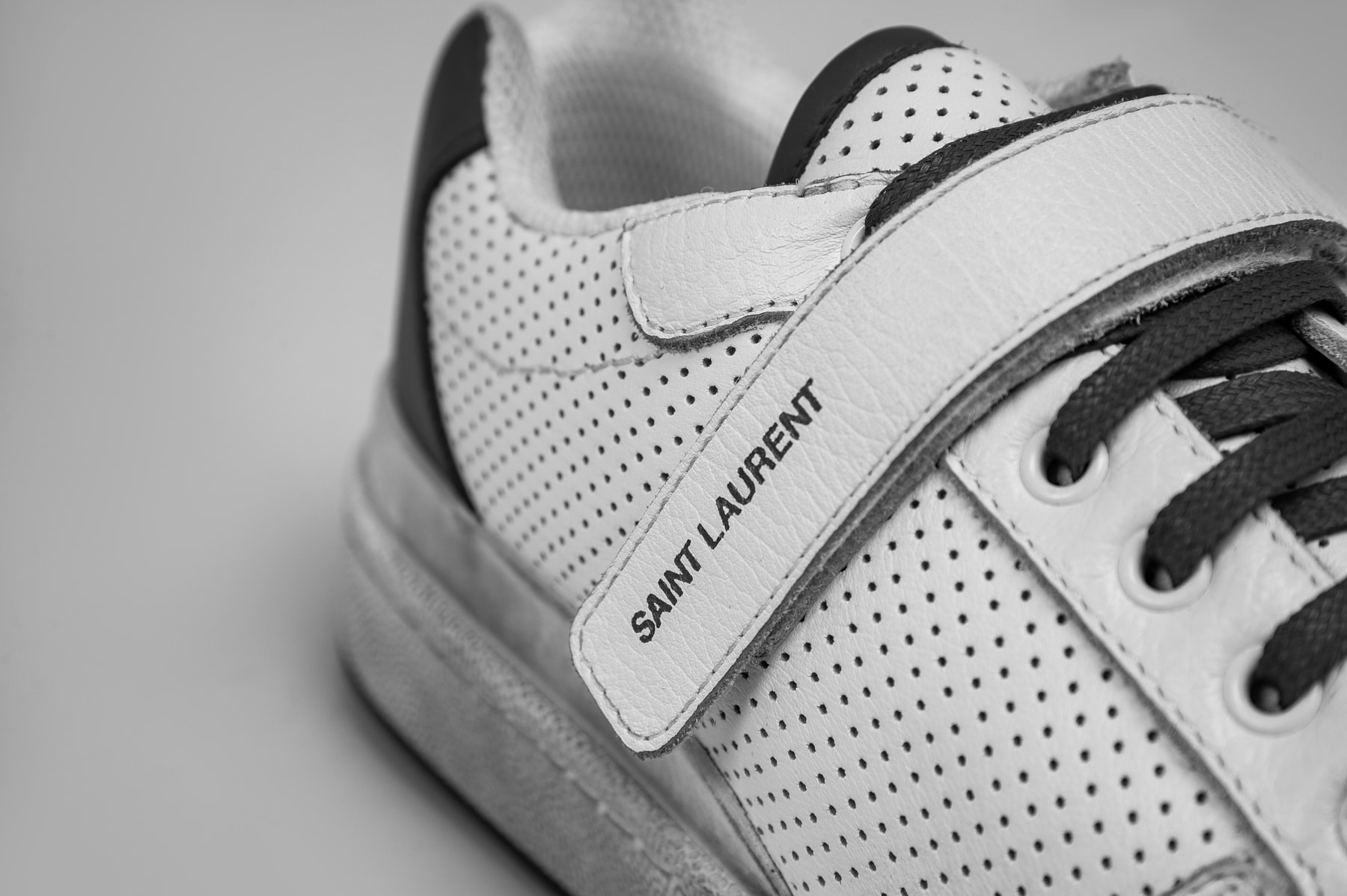 Découvrez La Nouvelle Sneakers SL24 De Saint Laurent