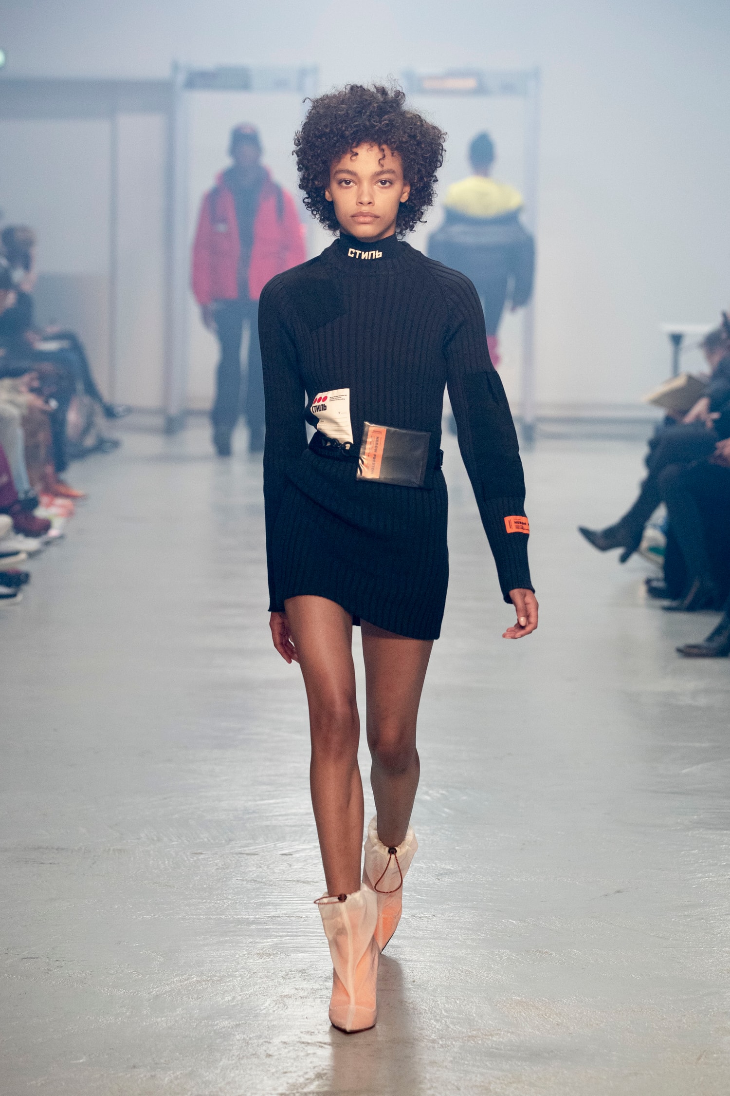 Heron Preston Ouvre La Fashion Week De Paris Sous Les Yeux De Virgil Abloh