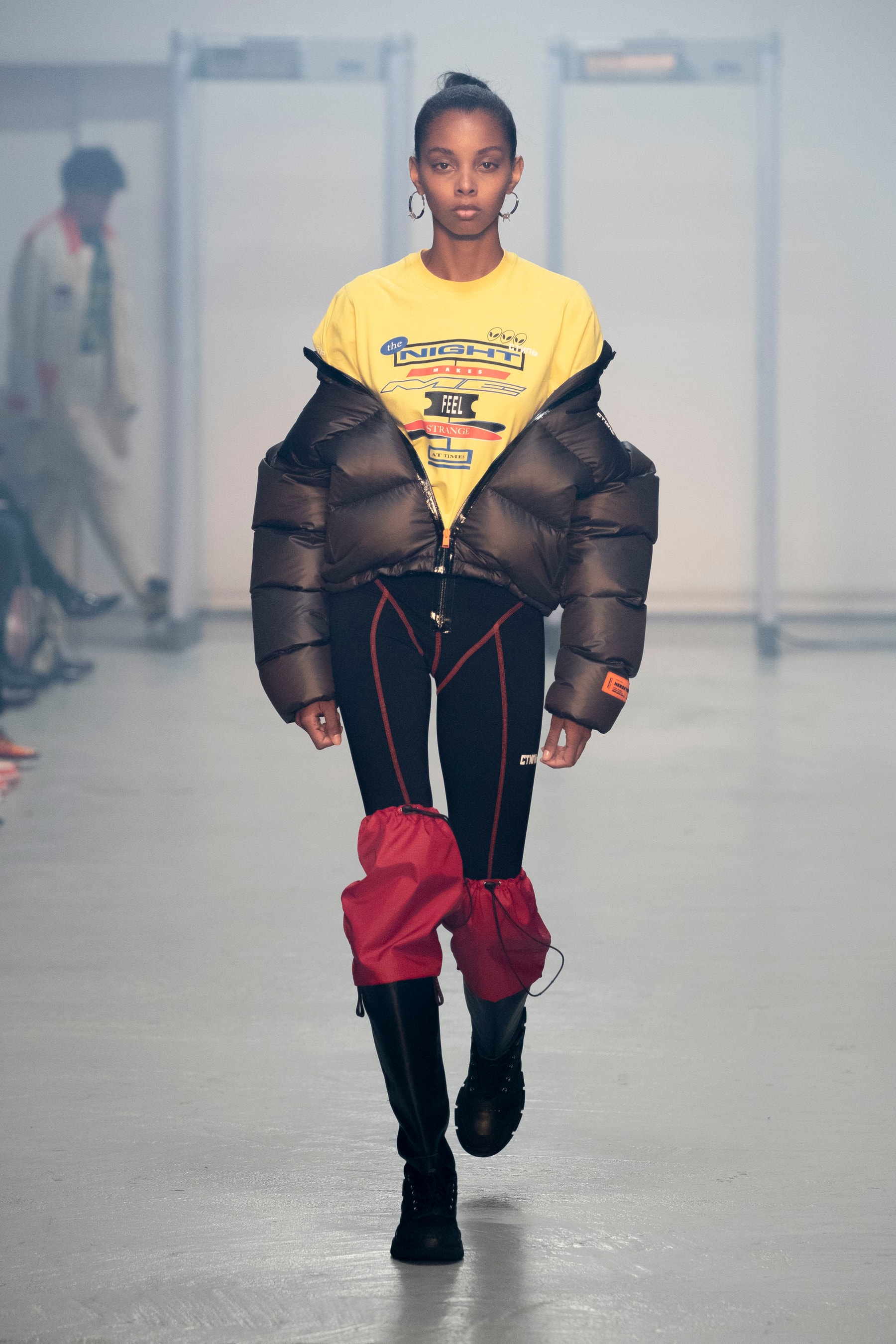 Heron Preston Ouvre La Fashion Week De Paris Sous Les Yeux De Virgil Abloh