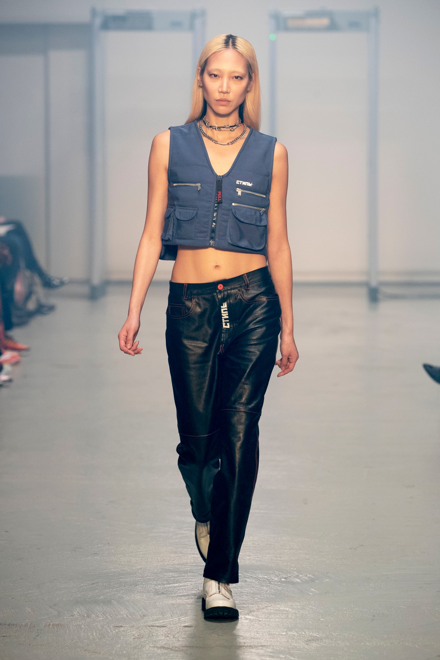 Heron Preston Ouvre La Fashion Week De Paris Sous Les Yeux De Virgil Abloh