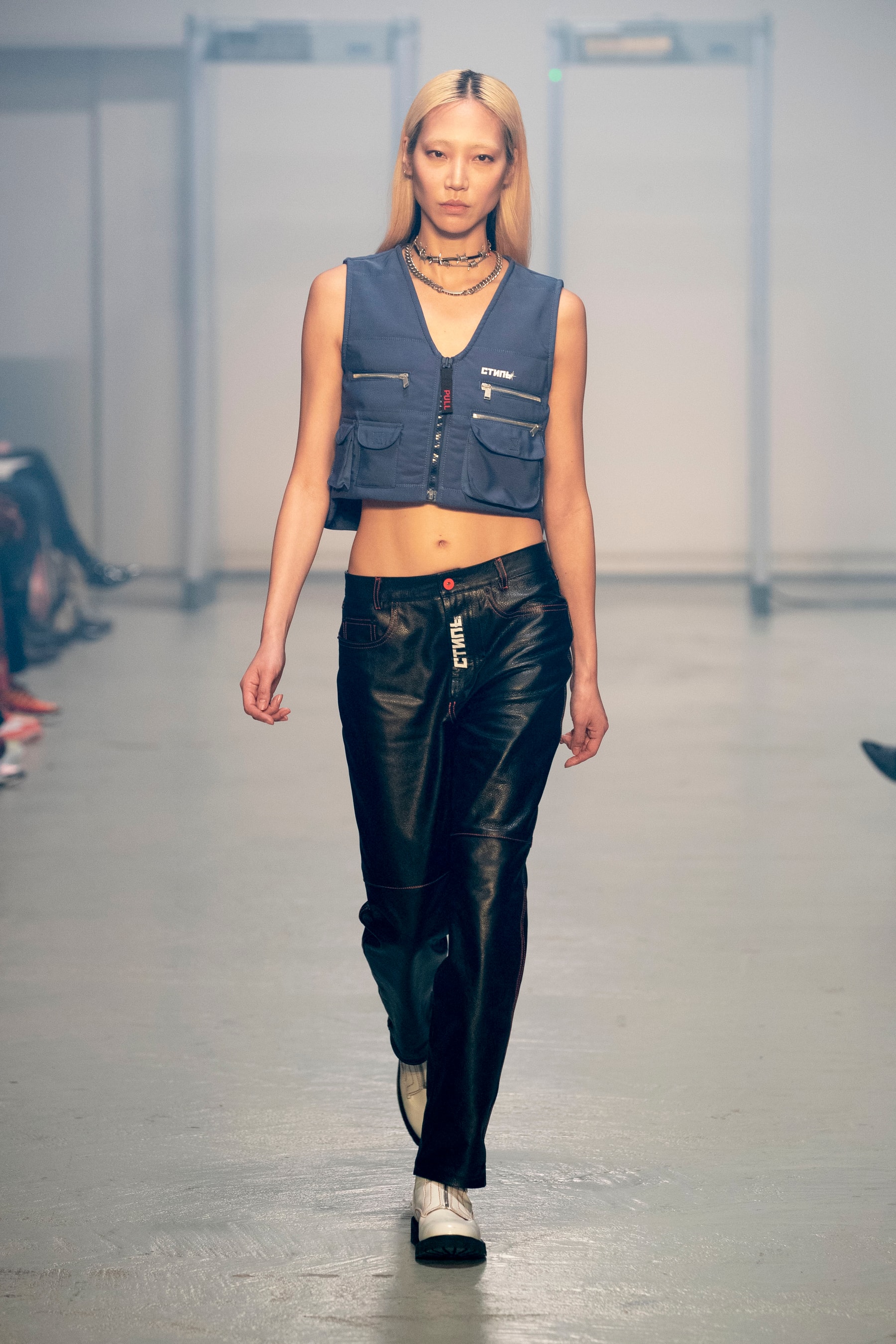 Heron Preston Ouvre La Fashion Week De Paris Sous Les Yeux De Virgil Abloh