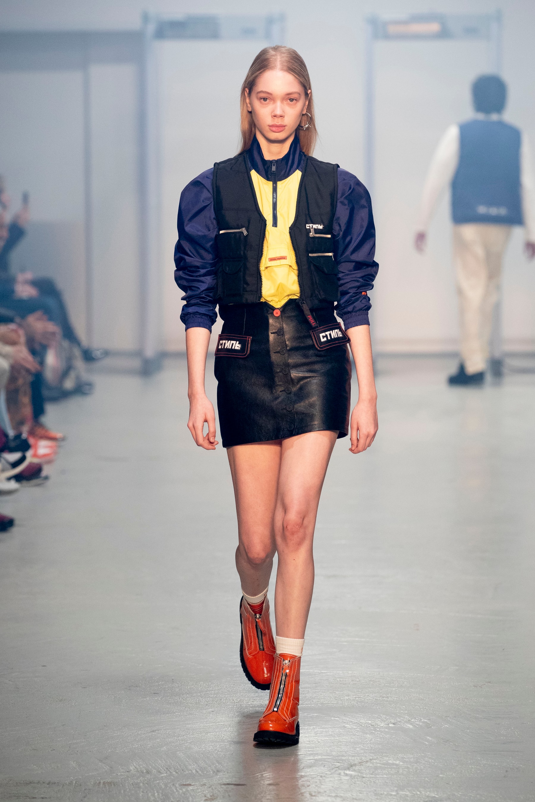Heron Preston Ouvre La Fashion Week De Paris Sous Les Yeux De Virgil Abloh