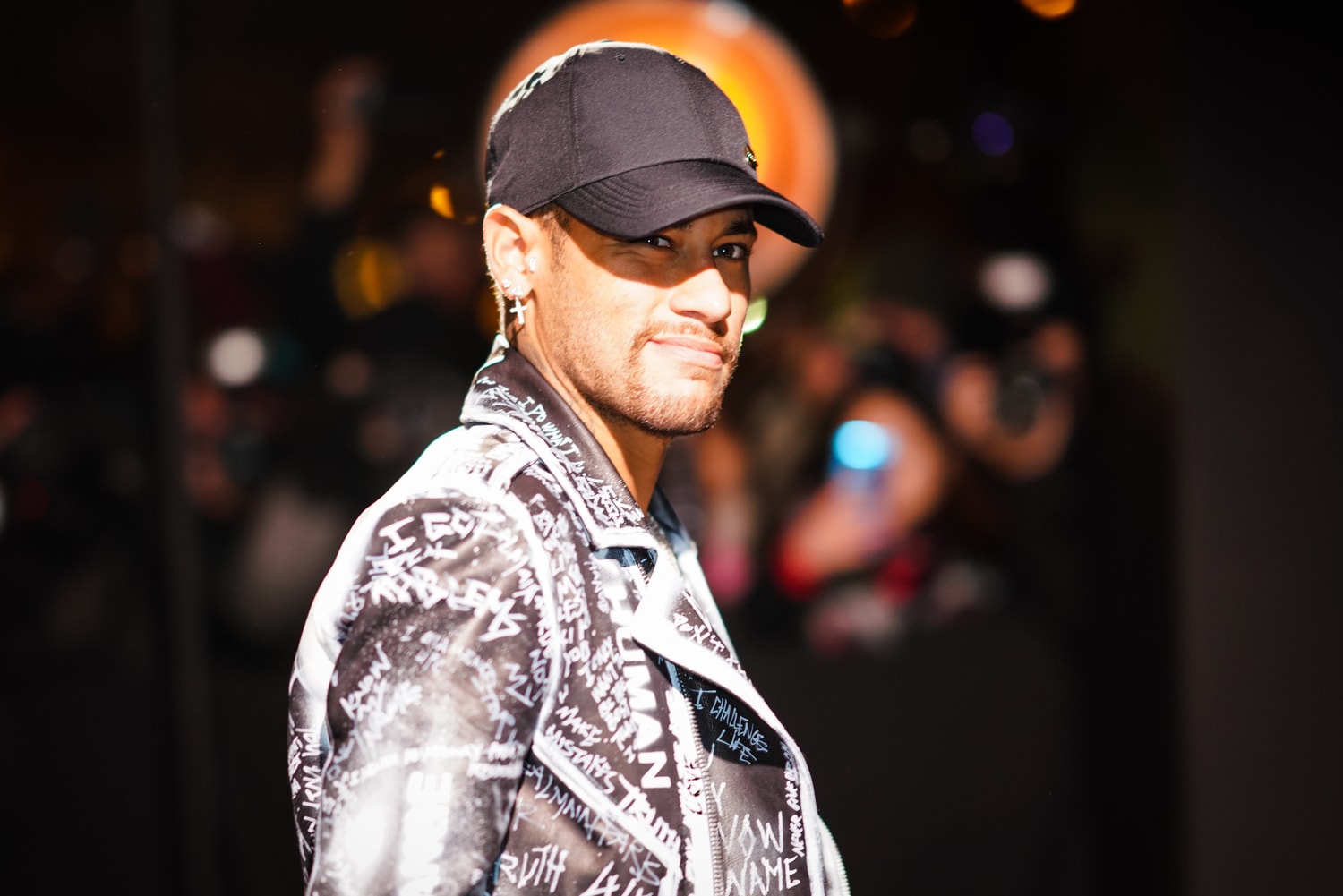 Neymar Au Premier Rang Du Défilé Balmain