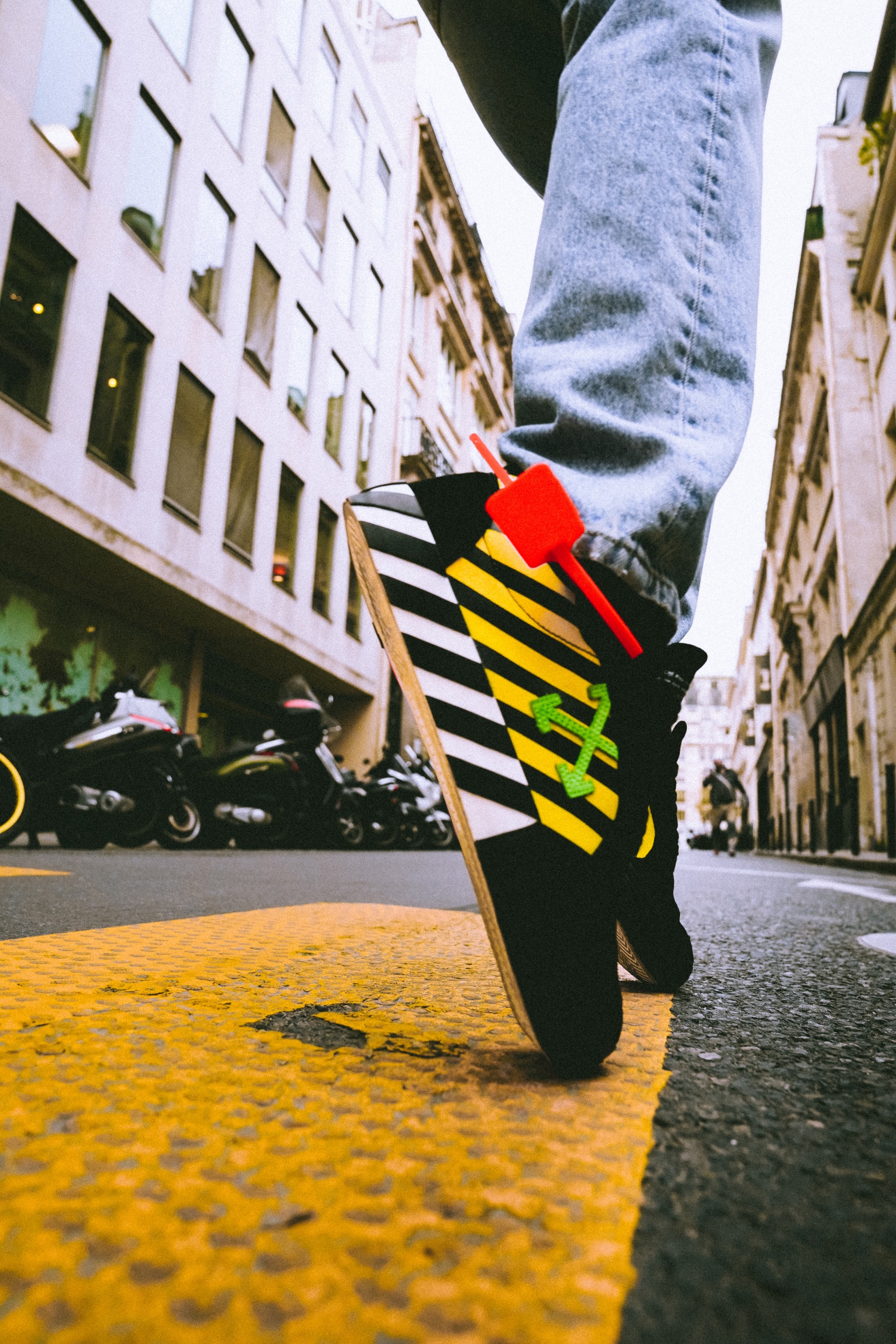 Off-white : Acheter Des Produits En Avant-Première Mondiale A Paris 