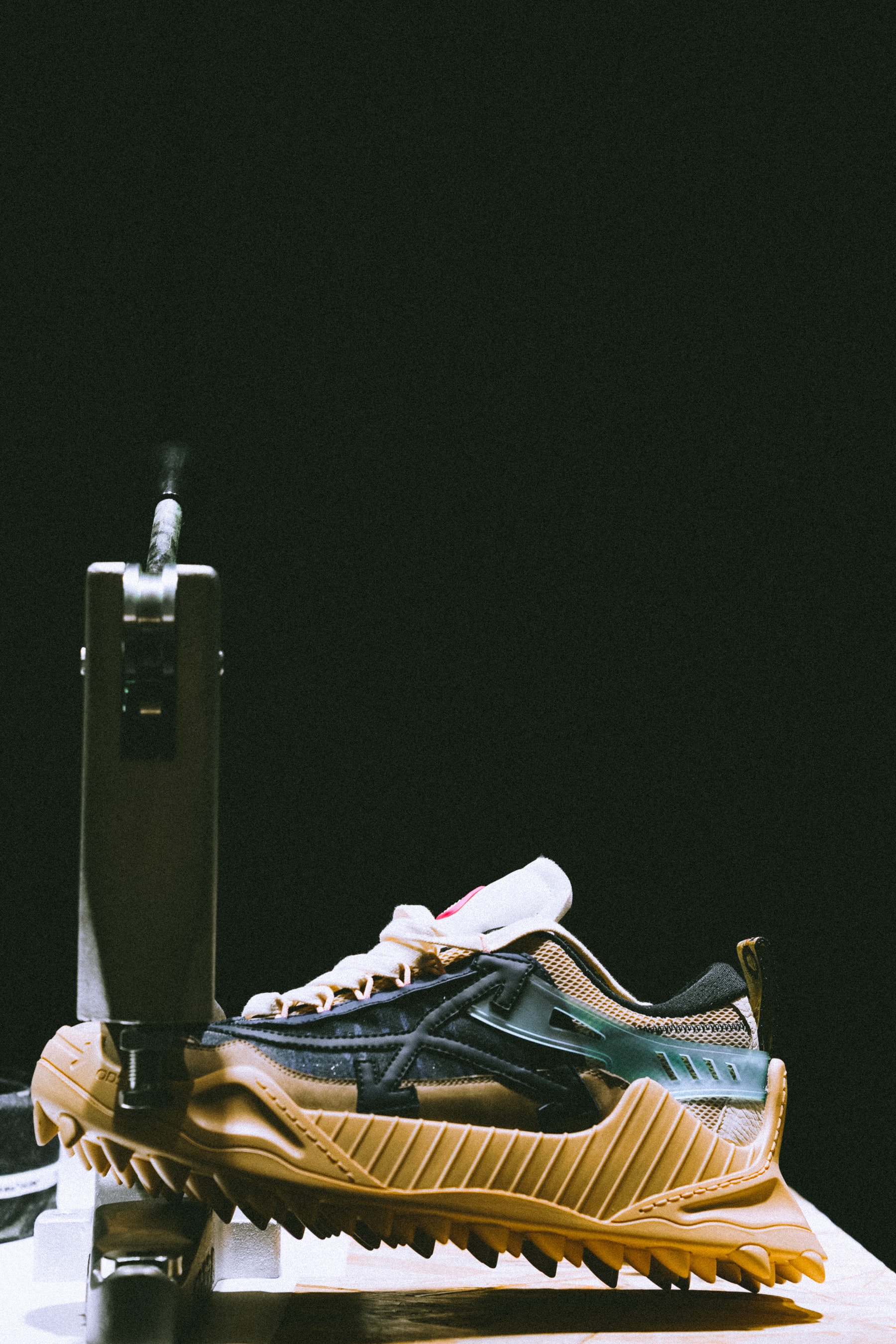 Off-white : Acheter Des Produits En Avant-Première Mondiale A Paris 