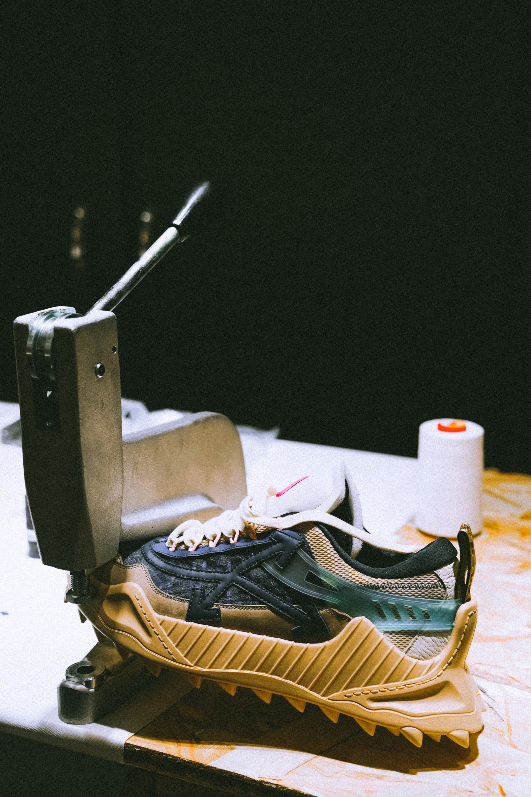 Off-white : Acheter Des Produits En Avant-Première Mondiale A Paris 