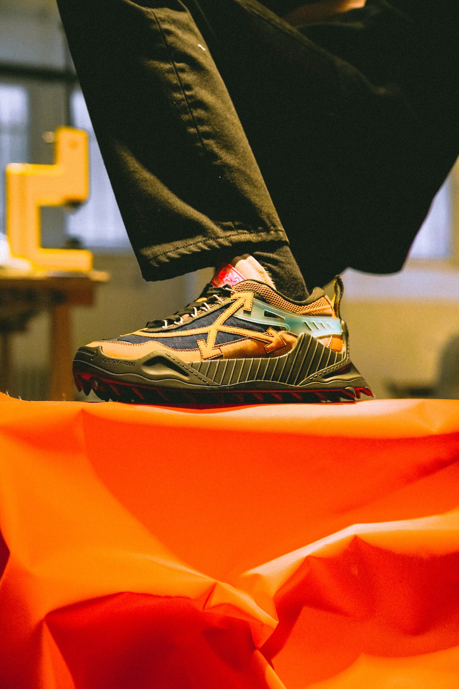 Off-white : Acheter Des Produits En Avant-Première Mondiale A Paris 