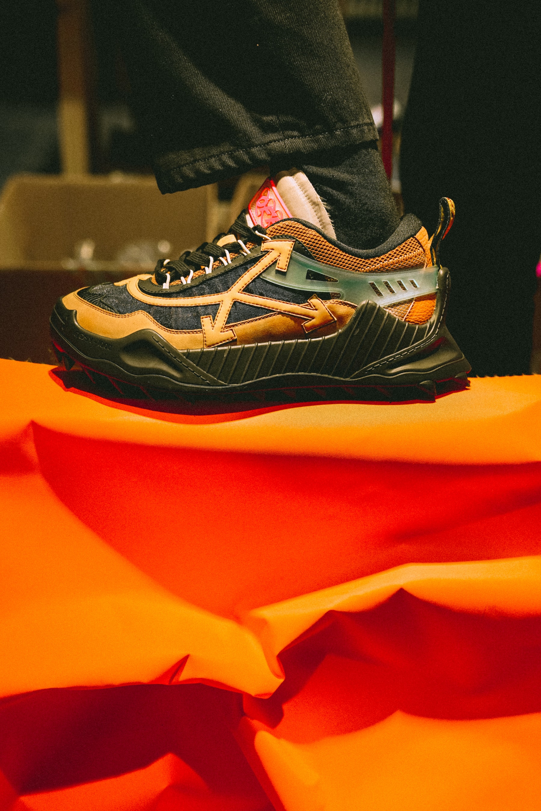 Off-white : Acheter Des Produits En Avant-Première Mondiale A Paris 