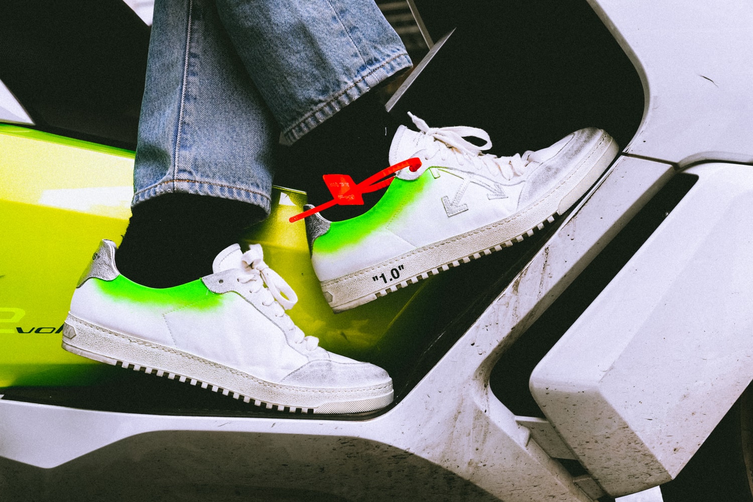 Off-white : Acheter Des Produits En Avant-Première Mondiale A Paris 