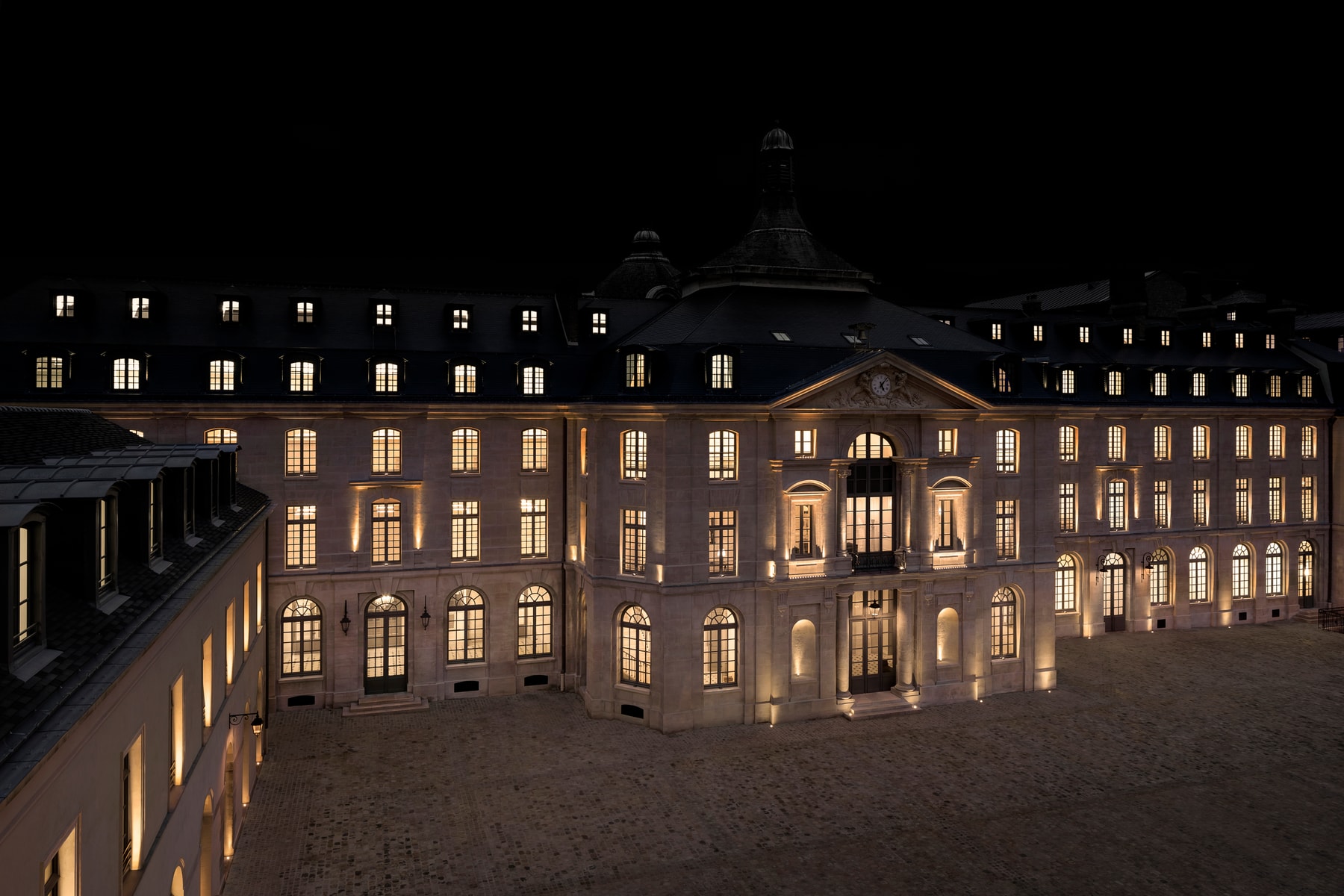 Yves Saint Laurent : La Maison Française S'Installe Dans Une Ancienne Abbaye
