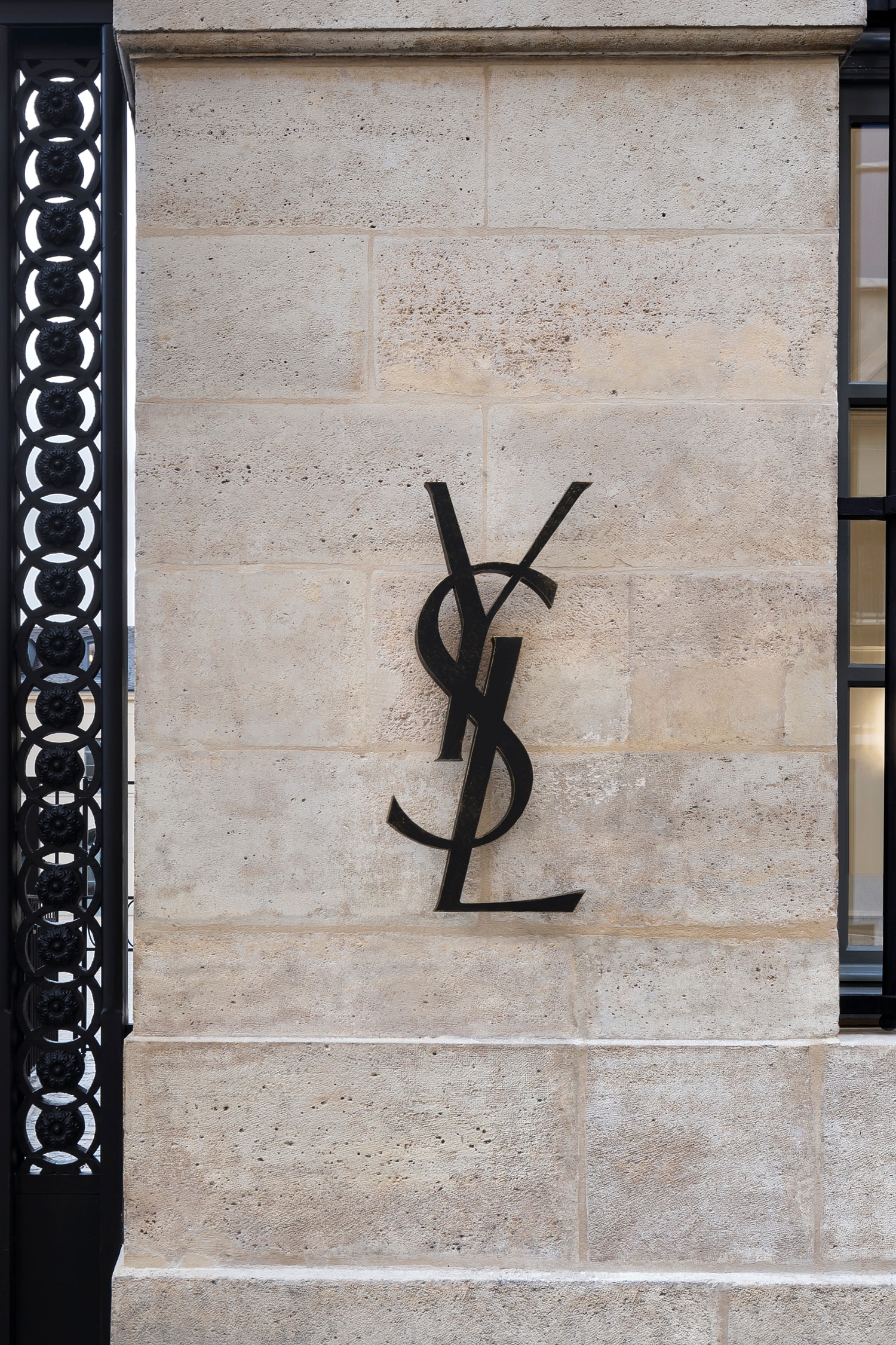 Yves Saint Laurent : La Maison Française S'Installe Dans Une Ancienne Abbaye