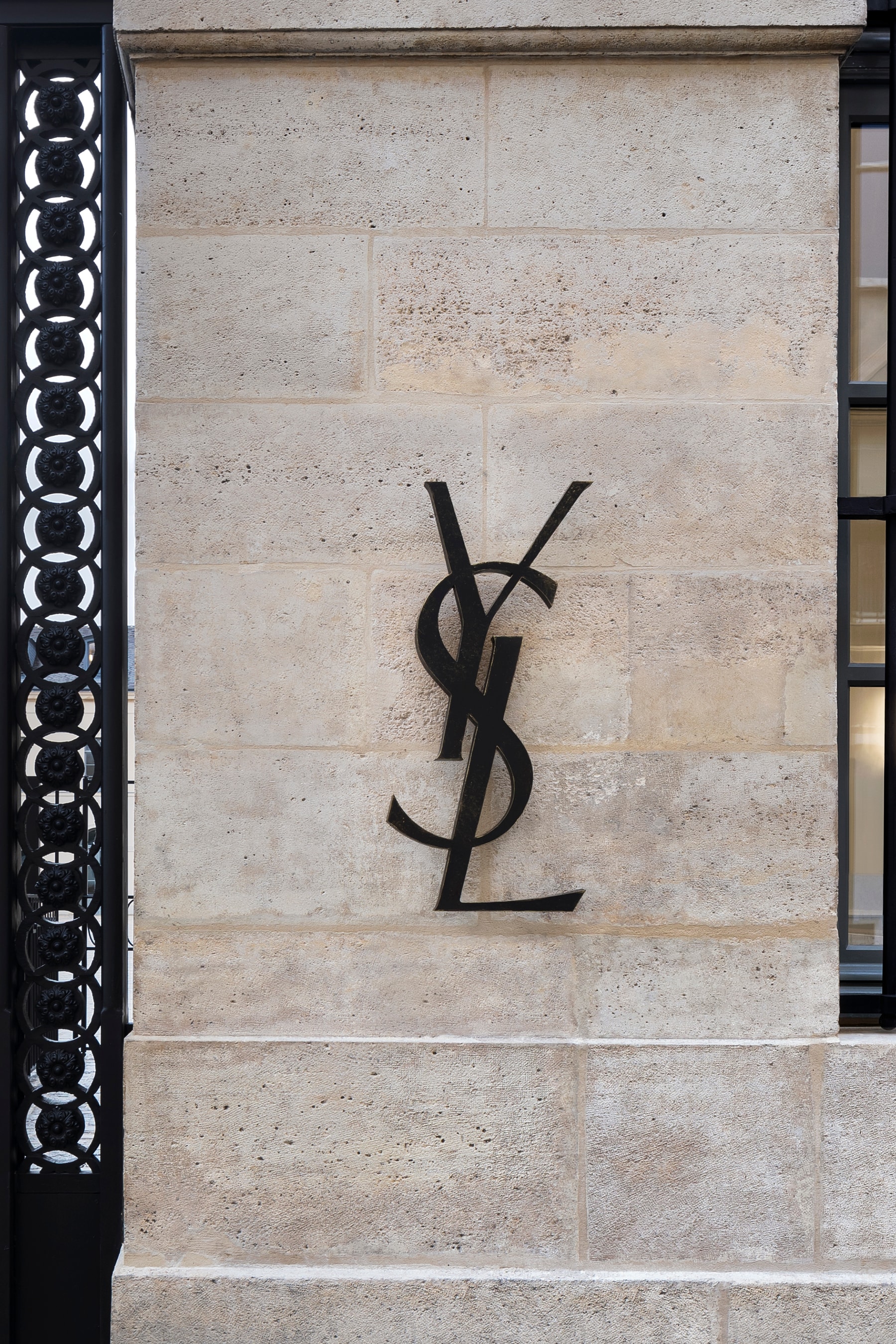 Yves Saint Laurent : La Maison Française S'Installe Dans Une Ancienne Abbaye
