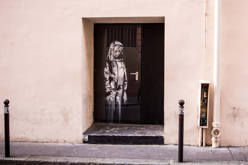 L'Œuvre De Banksy En Hommage Aux Victimes Du Bataclan A Été Volée