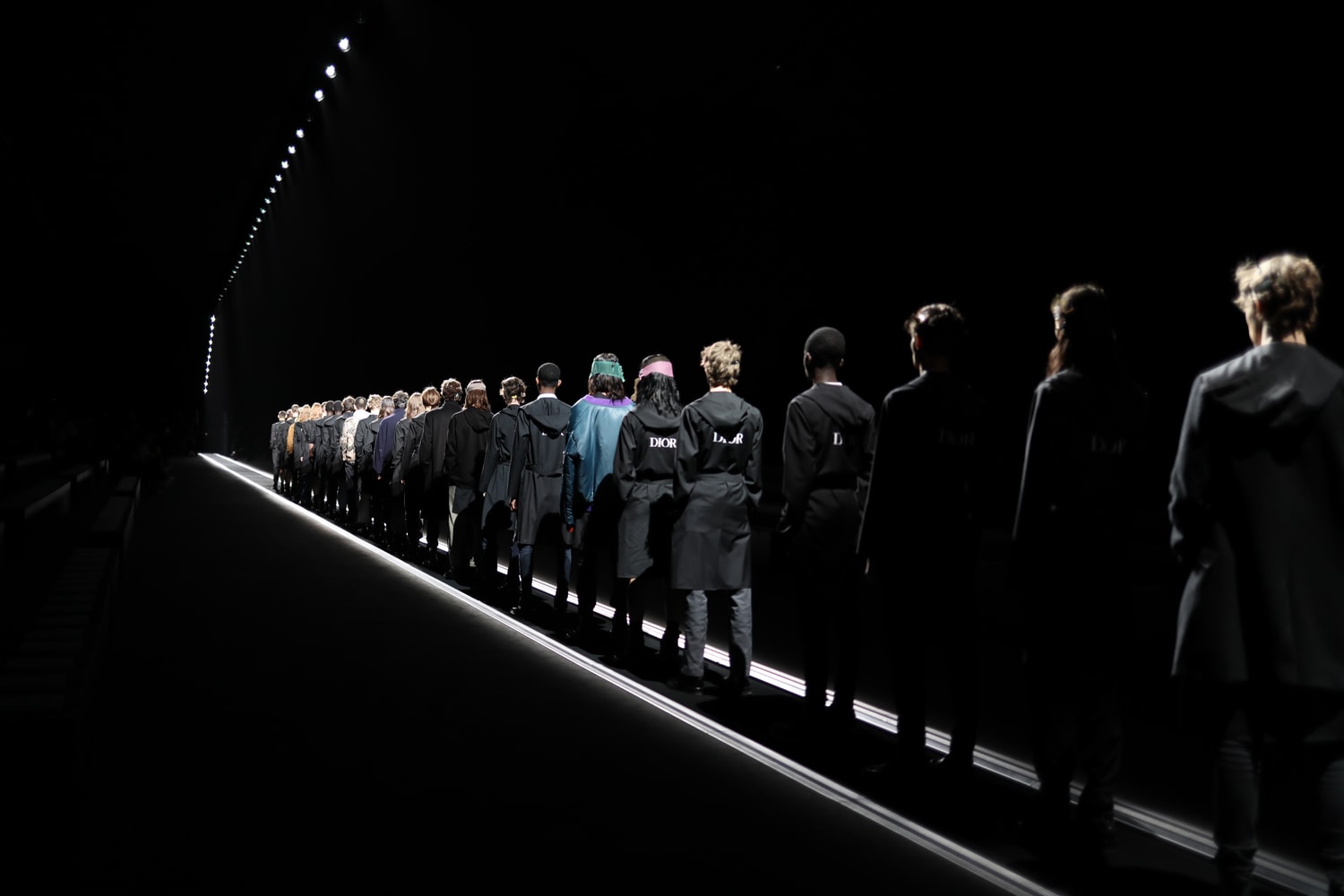 Dans Les Backstages Du Défilé Dior De La Fashion Week De Paris