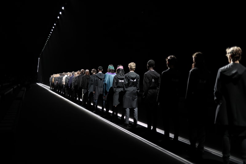 Dans Les Backstages Du Défilé Dior De La Fashion Week De Paris