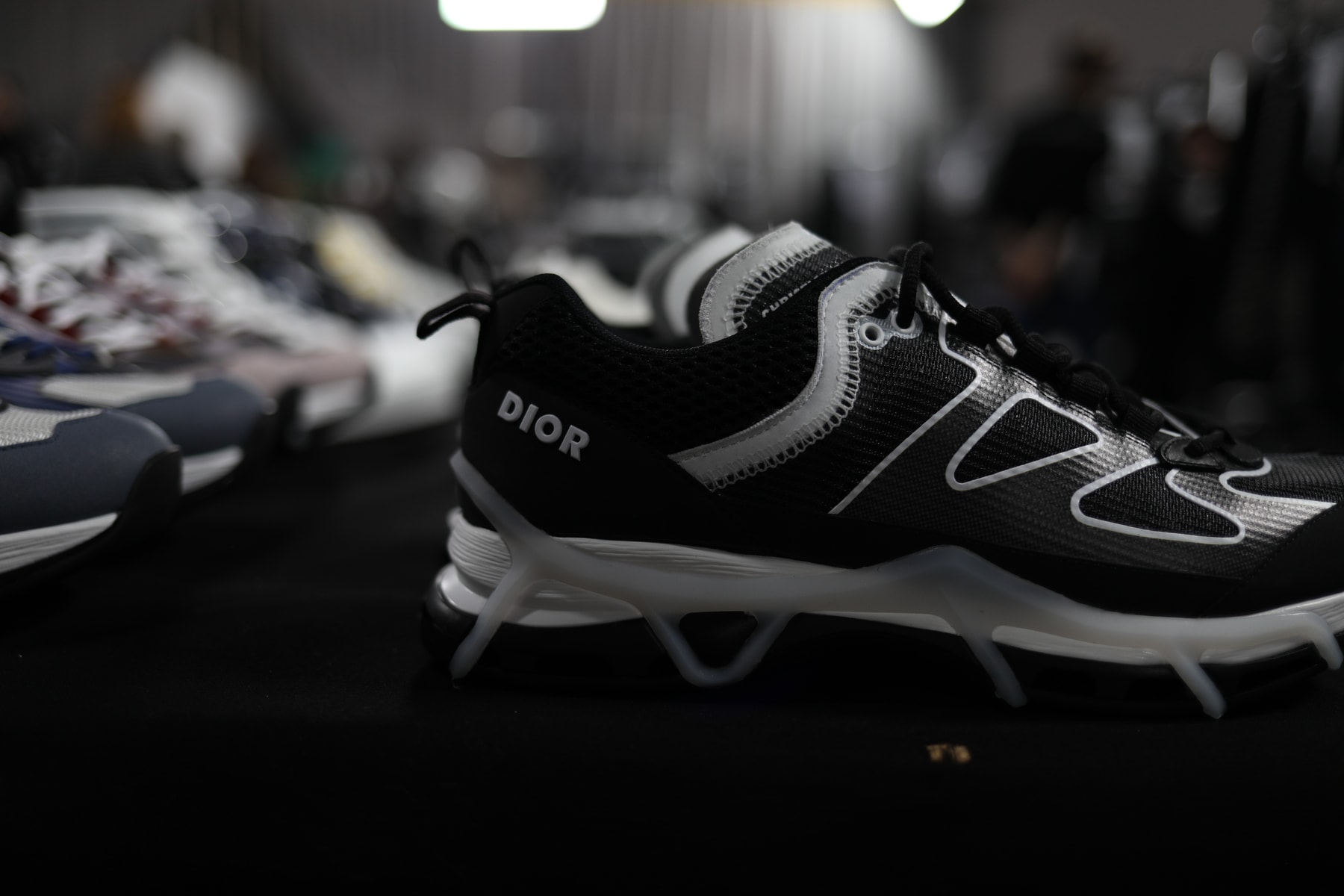Dans Les Backstages Du Défilé Dior De La Fashion Week De Paris