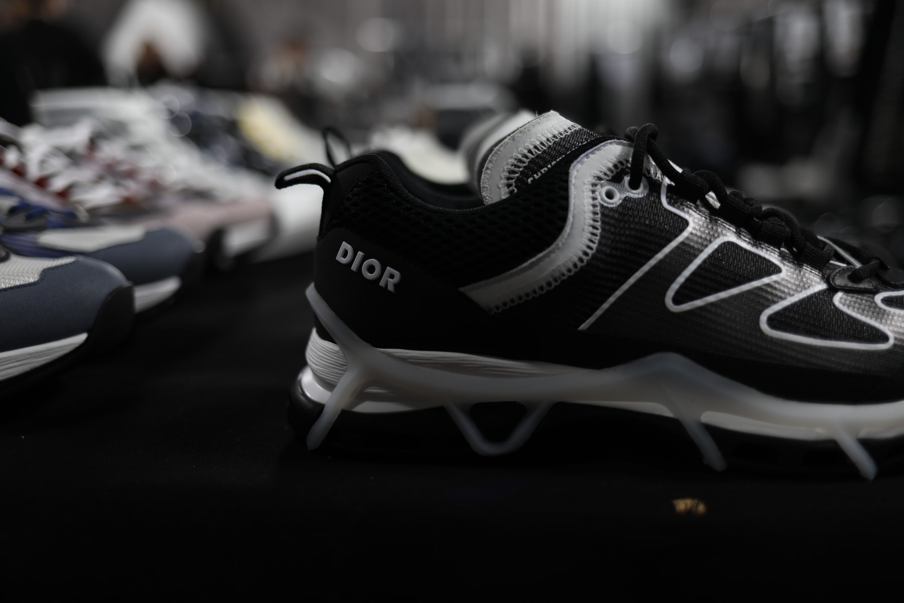 Dans Les Backstages Du Défilé Dior De La Fashion Week De Paris