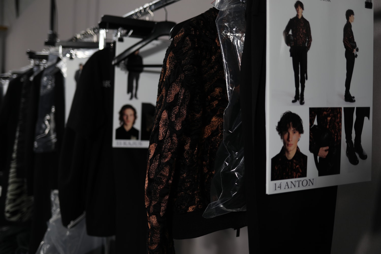 Dans Les Backstages Du Défilé Dior De La Fashion Week De Paris