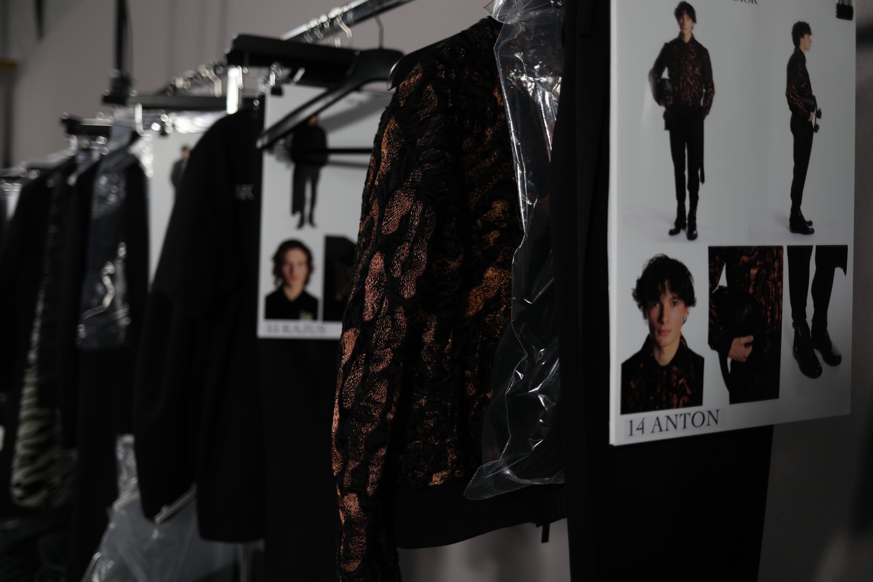 Dans Les Backstages Du Défilé Dior De La Fashion Week De Paris