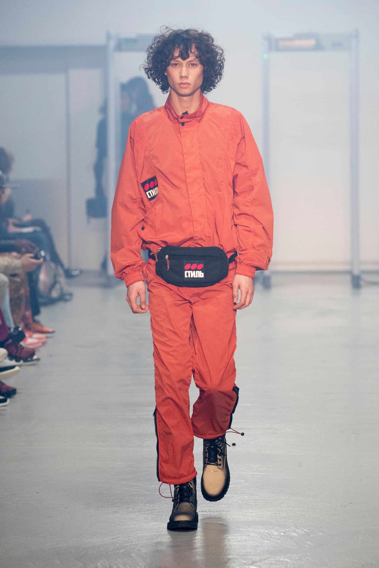 Heron Preston Ouvre La Fashion Week De Paris Sous Les Yeux De Virgil Abloh