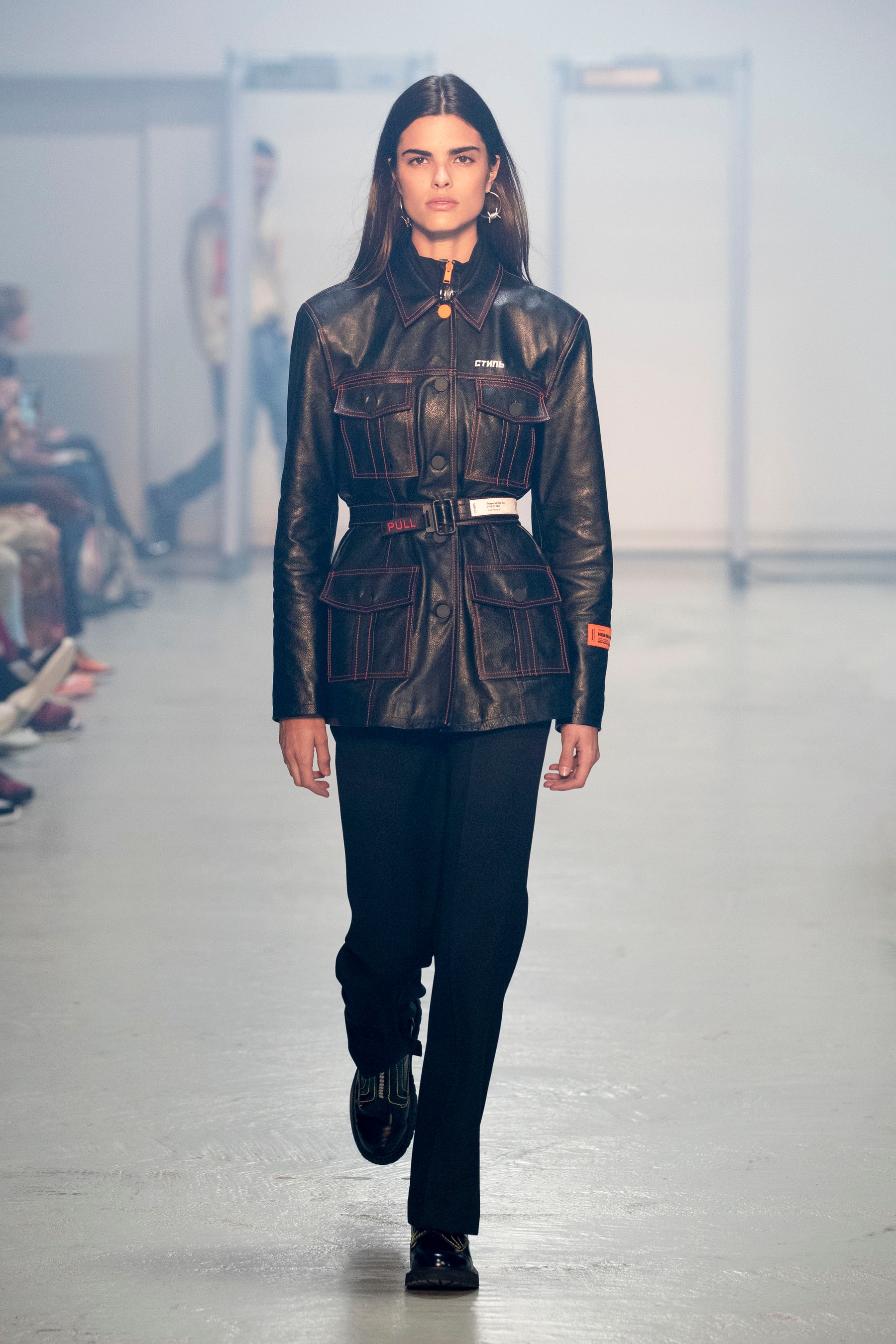 Heron Preston Ouvre La Fashion Week De Paris Sous Les Yeux De Virgil Abloh
