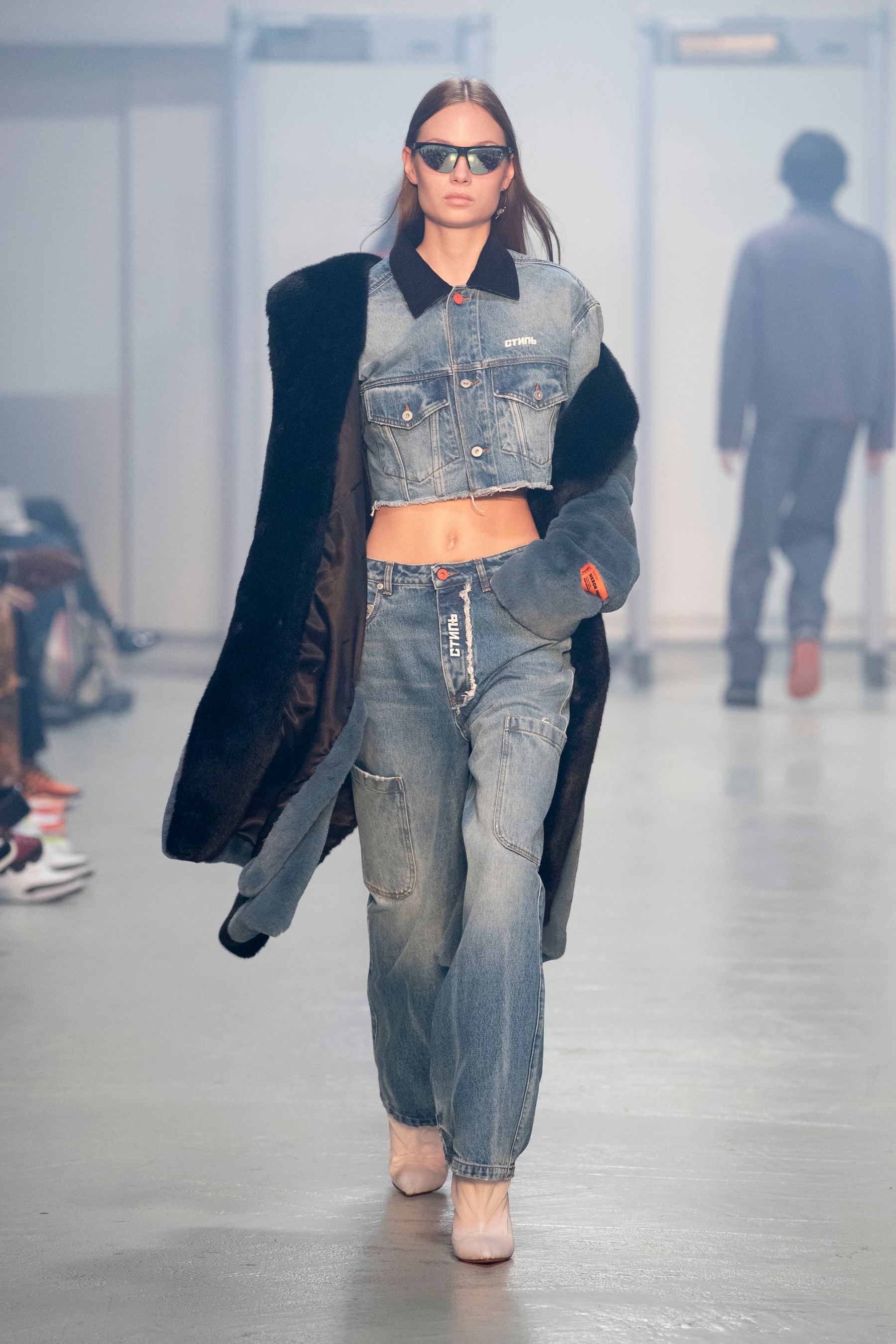 Heron Preston Ouvre La Fashion Week De Paris Sous Les Yeux De Virgil Abloh