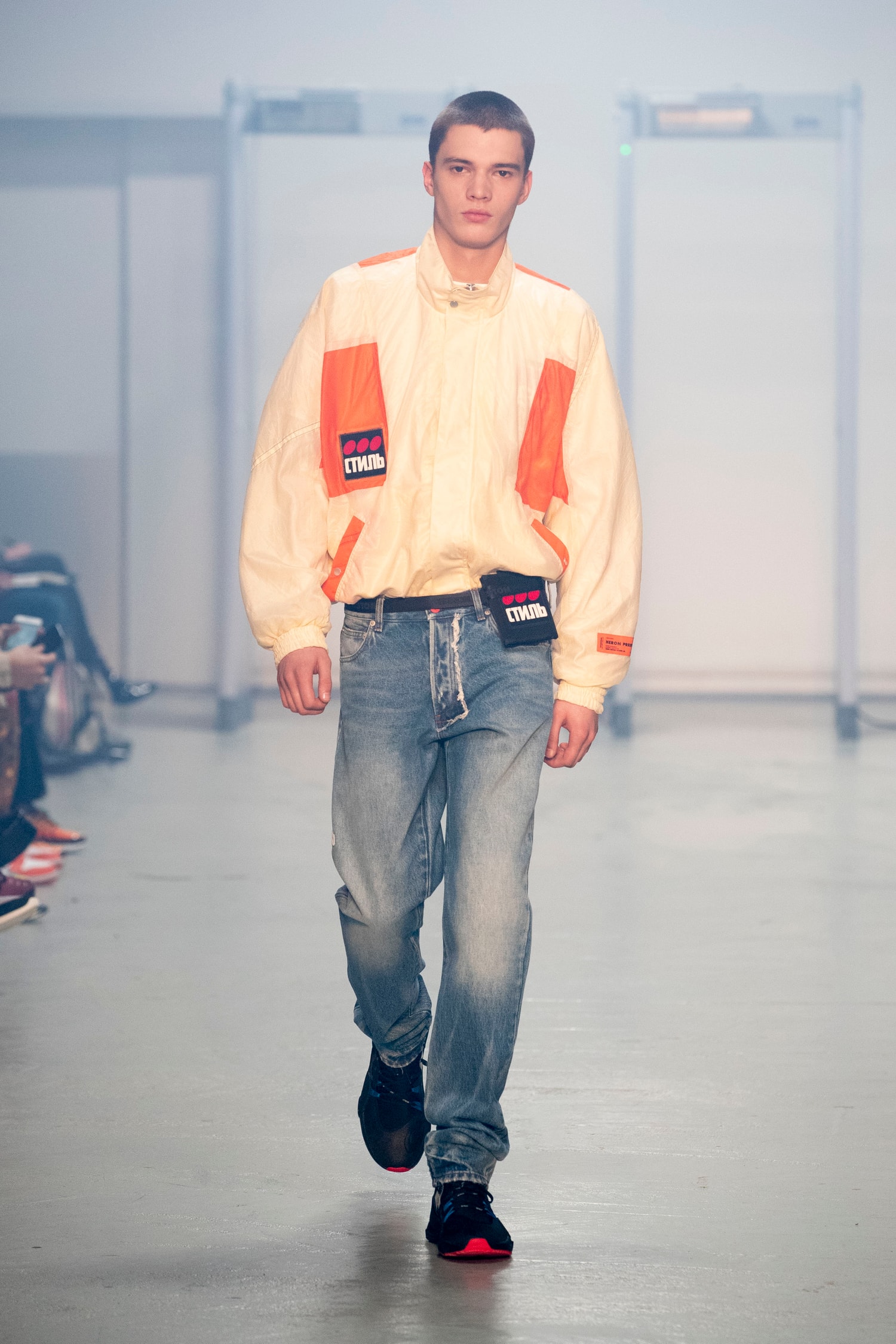 Heron Preston Ouvre La Fashion Week De Paris Sous Les Yeux De Virgil Abloh