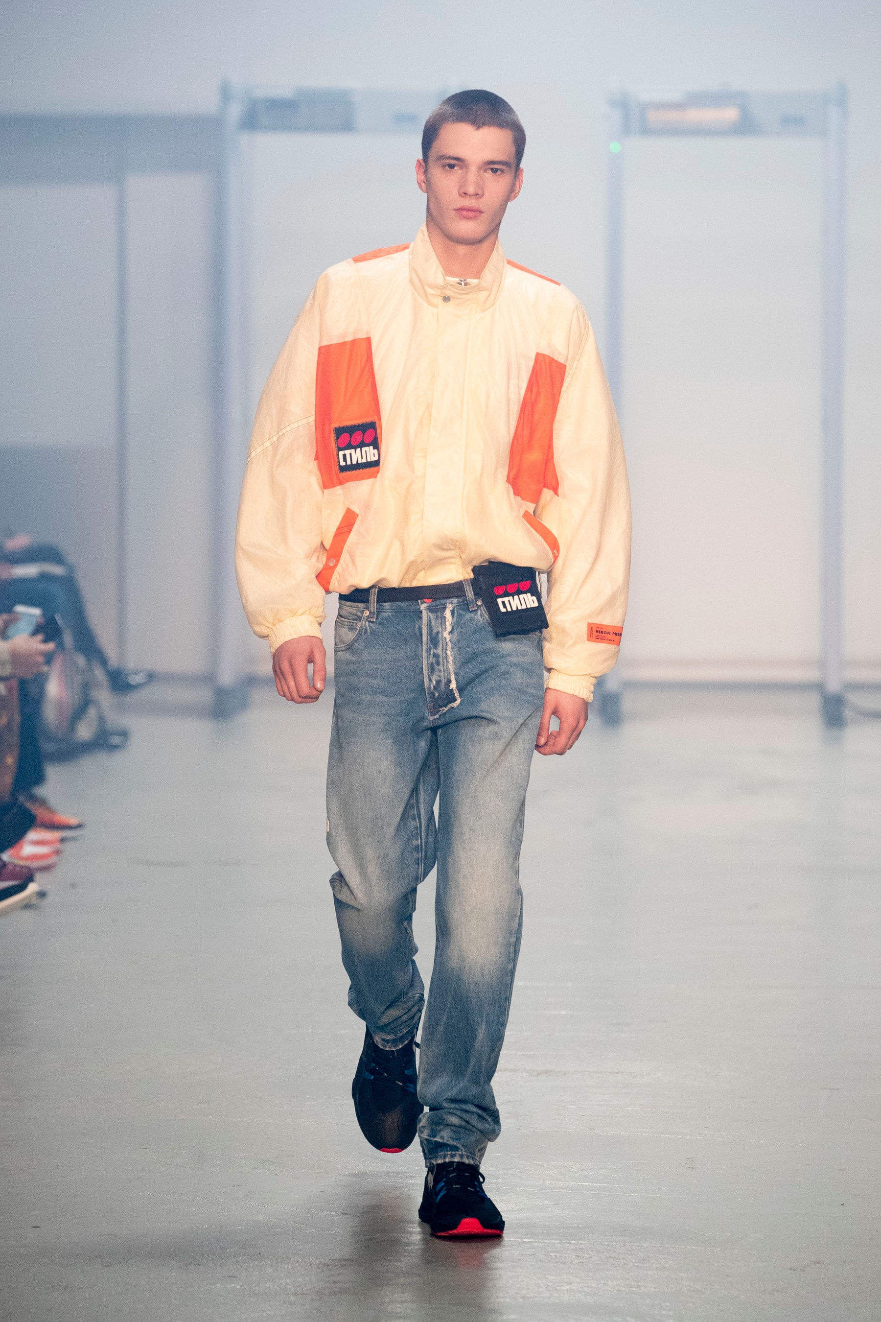 Heron Preston Ouvre La Fashion Week De Paris Sous Les Yeux De Virgil Abloh