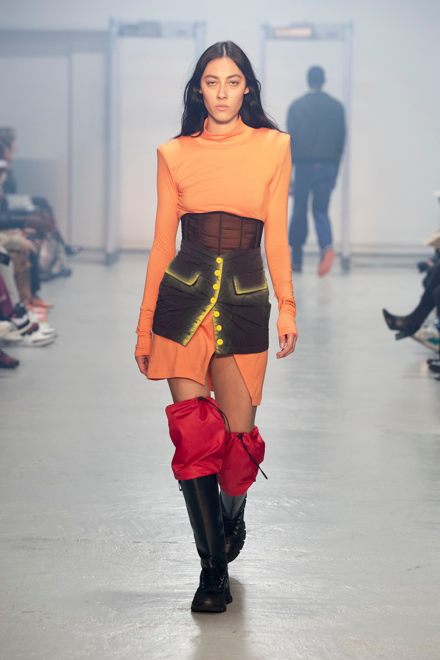 Heron Preston Ouvre La Fashion Week De Paris Sous Les Yeux De Virgil Abloh