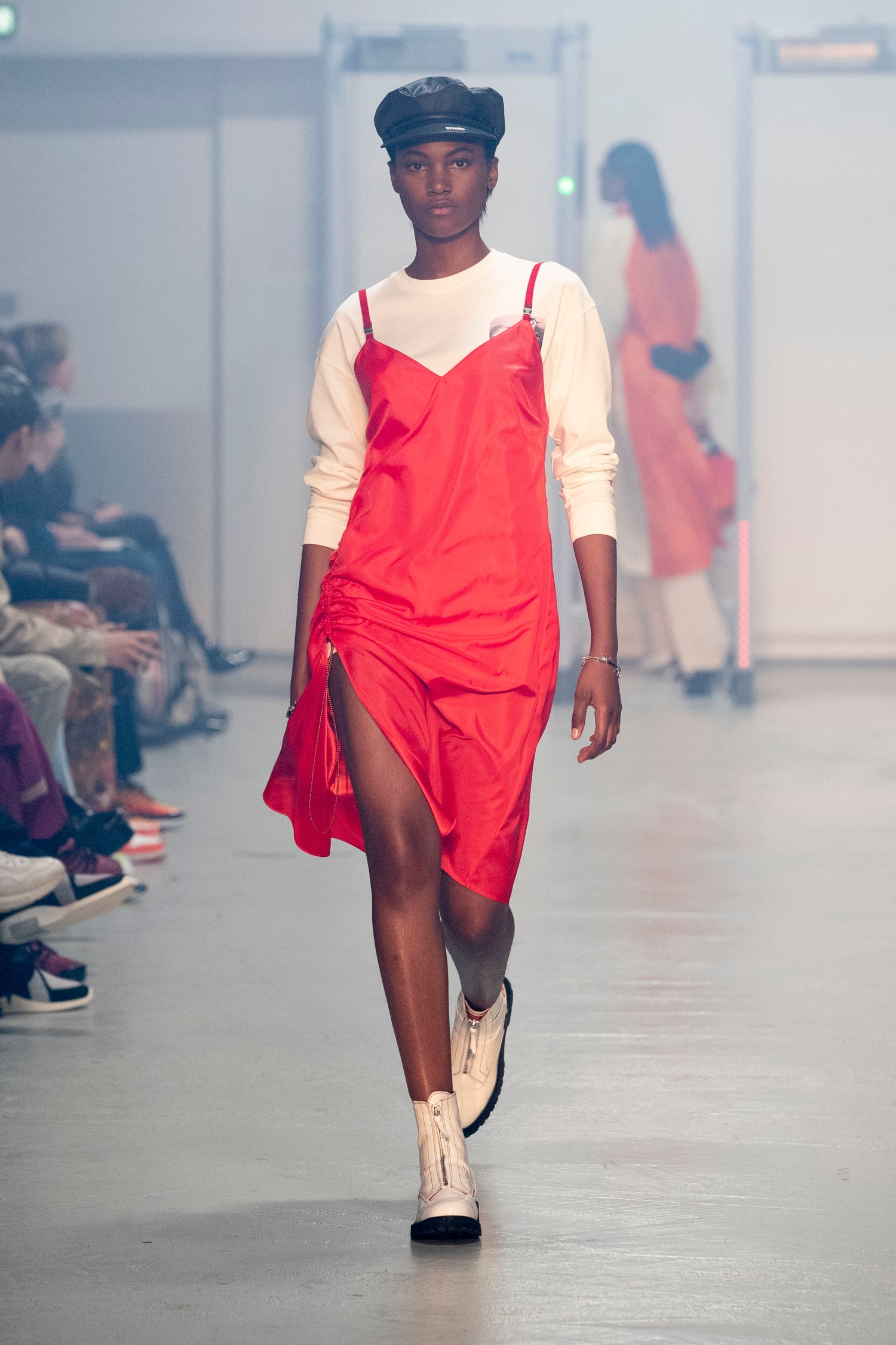 Heron Preston Ouvre La Fashion Week De Paris Sous Les Yeux De Virgil Abloh