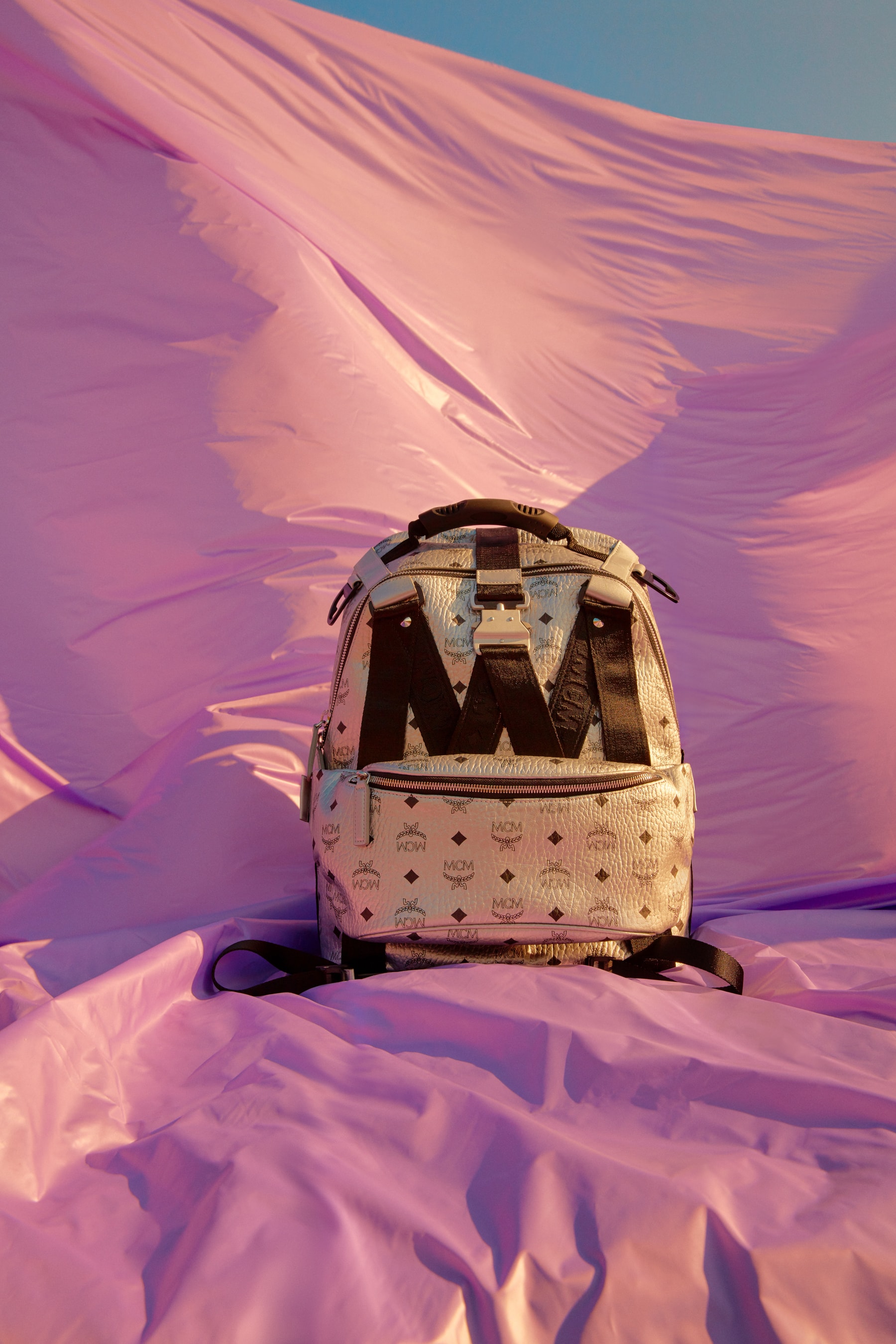 MCM Dévoile Une Nouvelle Collection De Sacs Et D'Apparel Dans Un Superbe Loobook