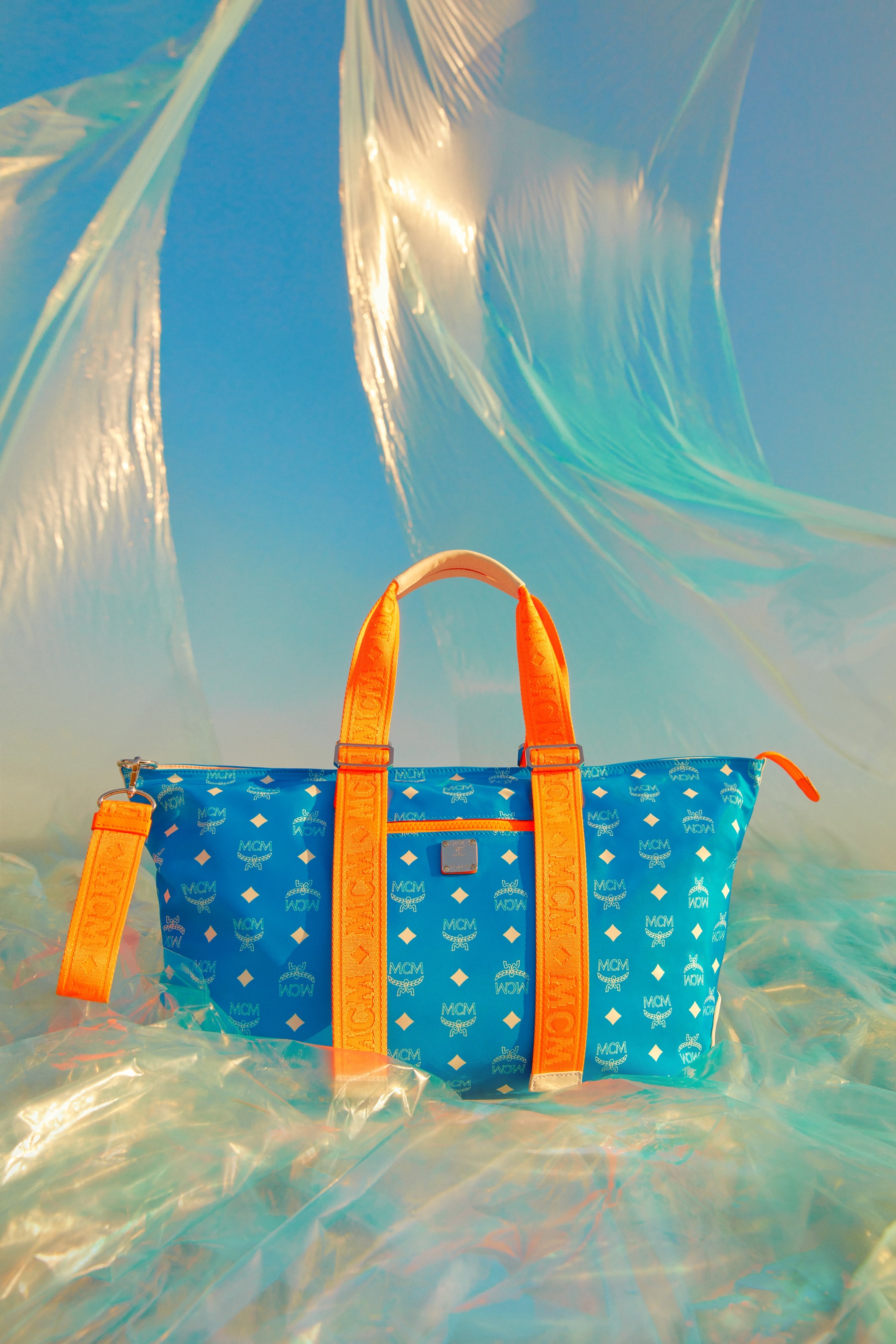 MCM Dévoile Une Nouvelle Collection De Sacs Et D'Apparel Dans Un Superbe Loobook