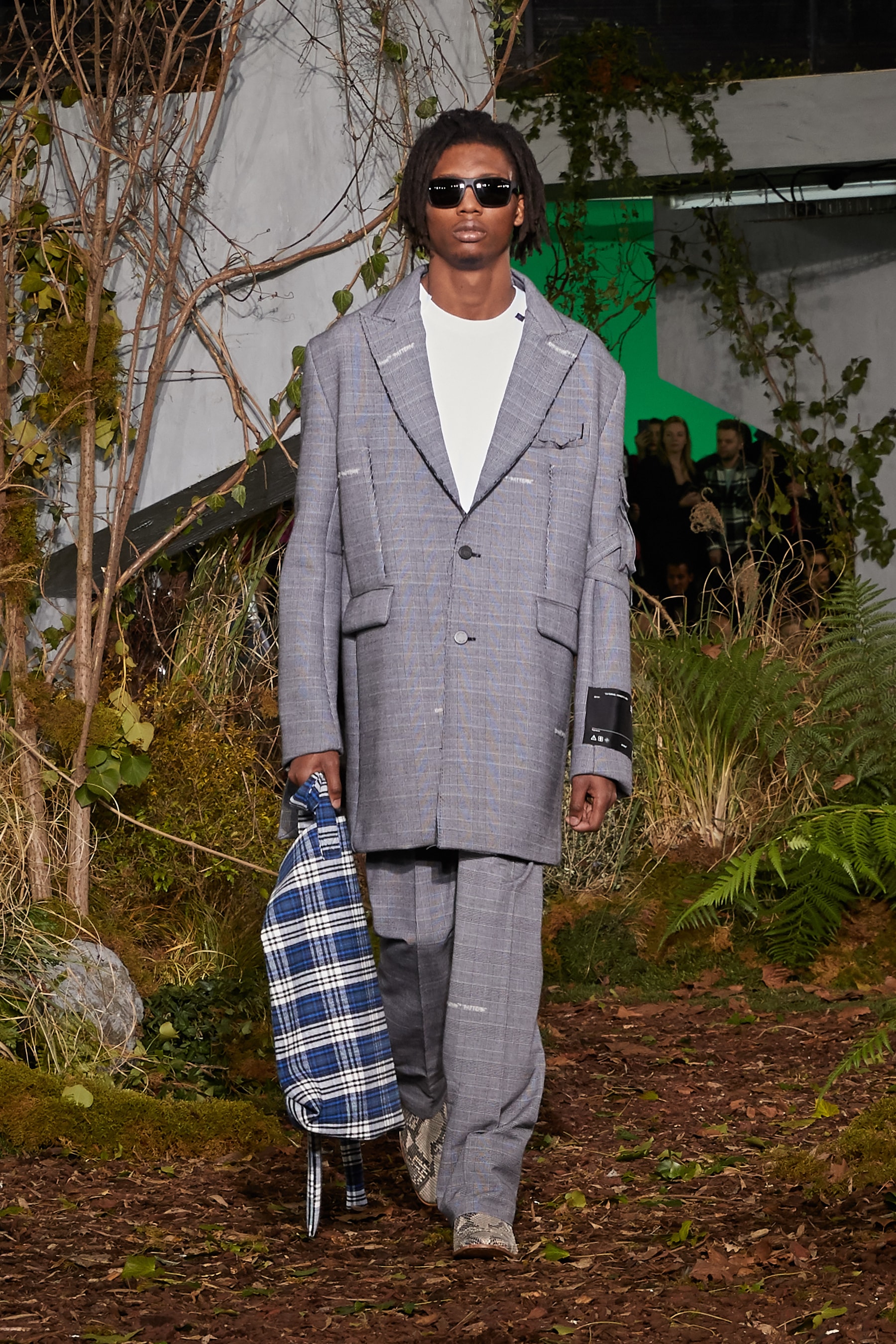 Off-White : Tous Les Looks Du Défilé 
