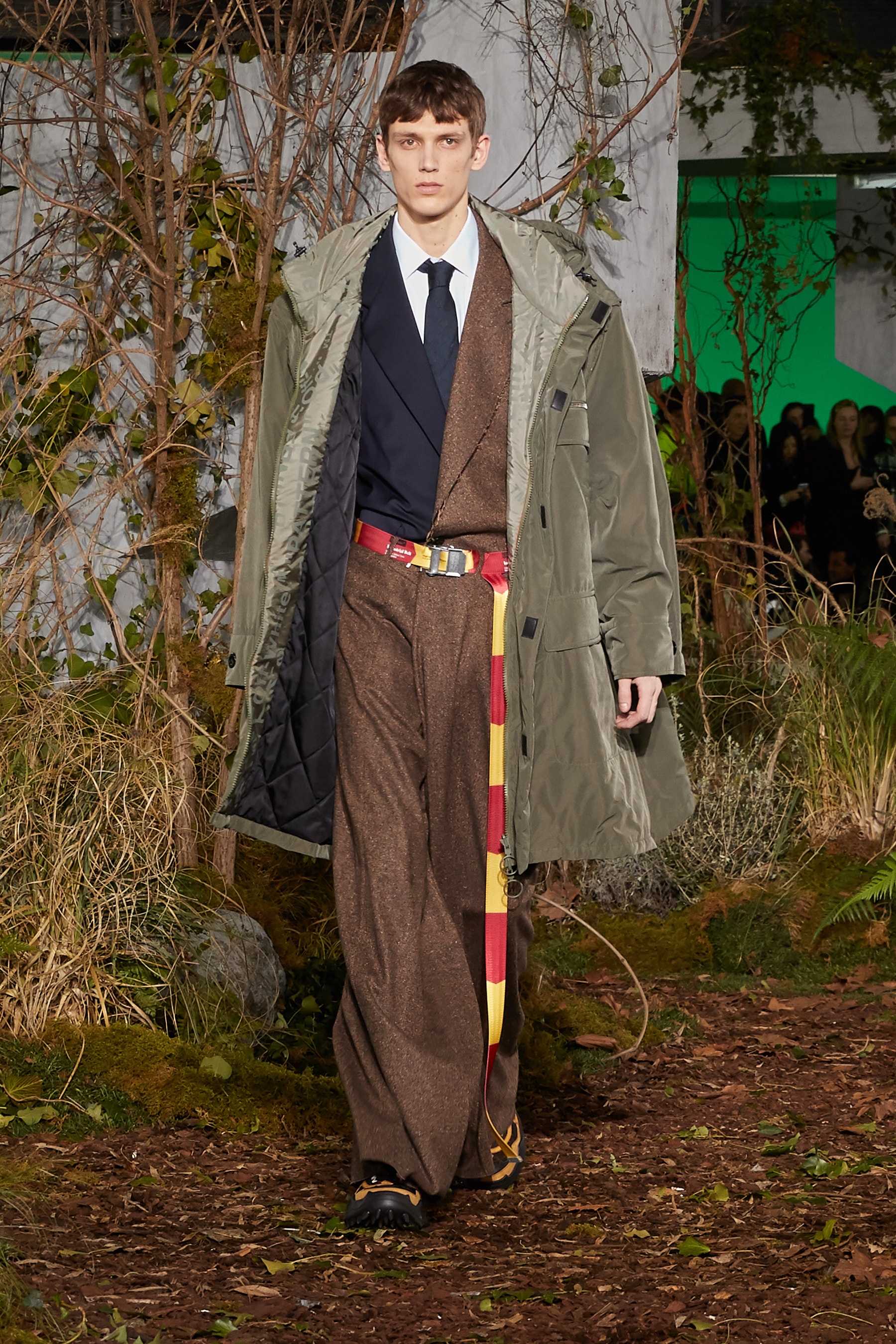 Off-White : Tous Les Looks Du Défilé 