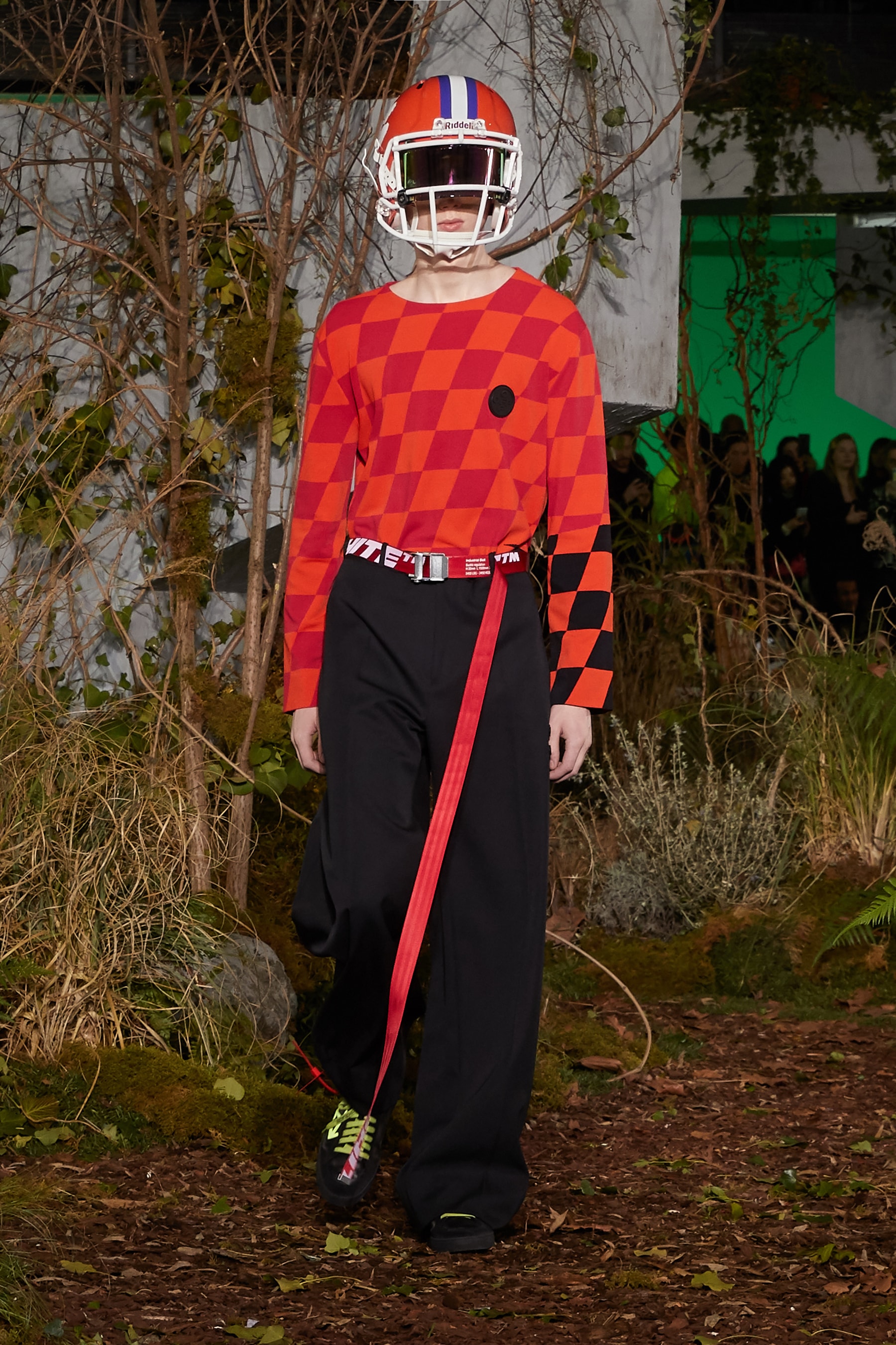 Off-White : Tous Les Looks Du Défilé 