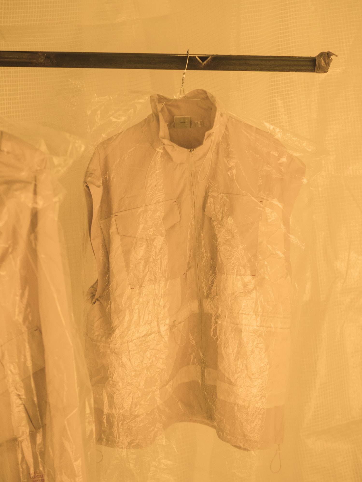 Mannequins Enfermés Dans Des Cages De Verre, Han Kjøbenhavn Et PUMA Questionnent Le Futur Dans Leur Installation