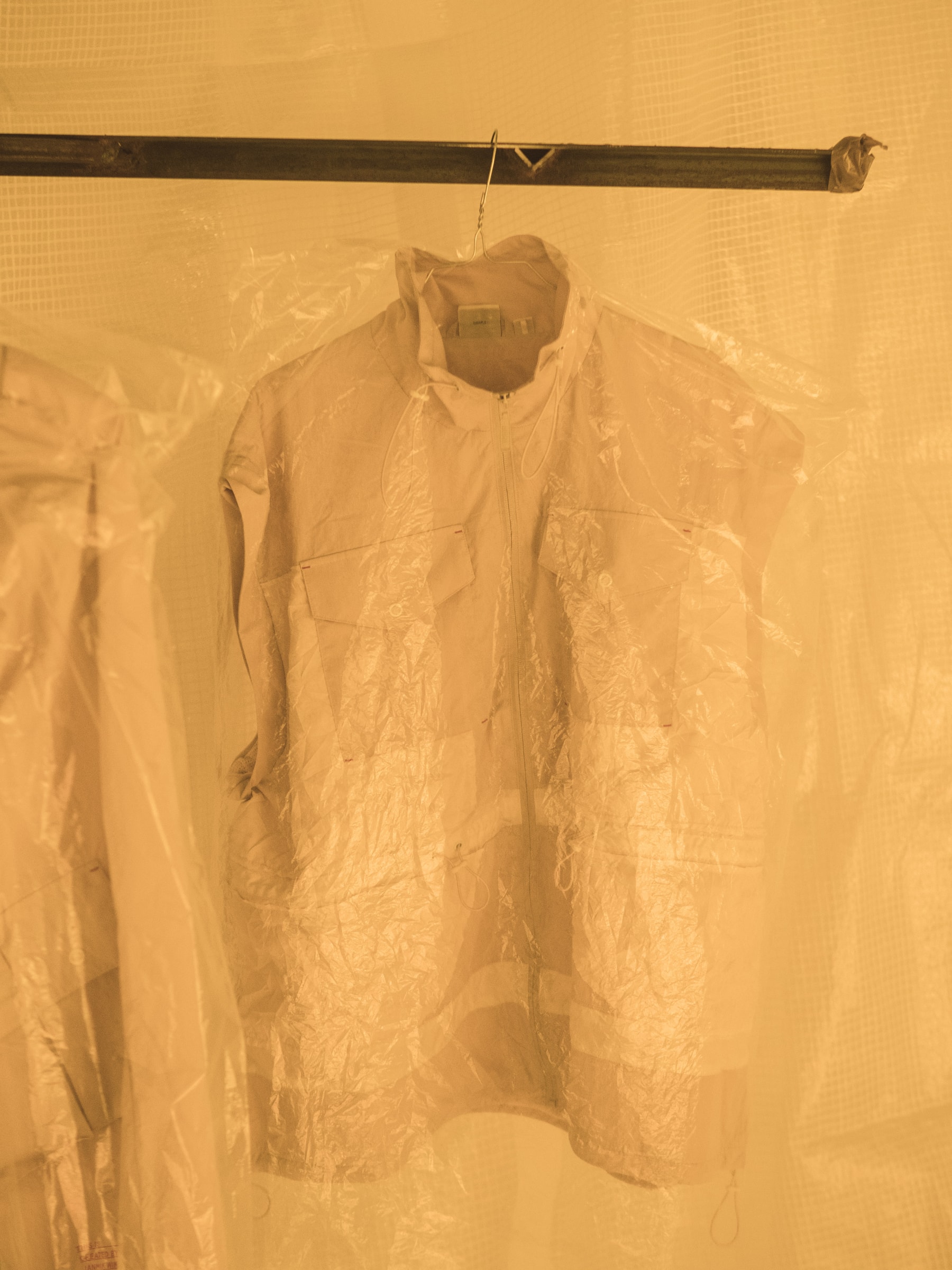 Mannequins Enfermés Dans Des Cages De Verre, Han Kjøbenhavn Et PUMA Questionnent Le Futur Dans Leur Installation