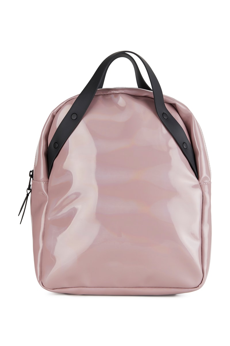 RAINS Dévoile Une Collection Capsule Aux Accents Irisés