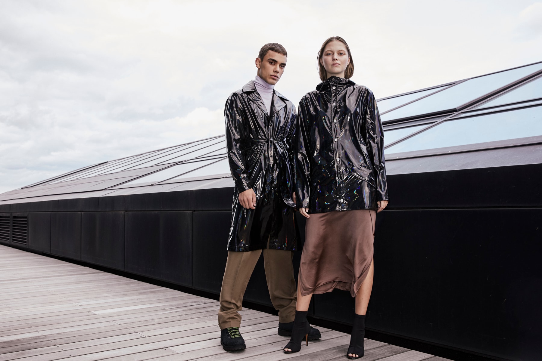 RAINS Dévoile Une Collection Capsule Aux Accents Irisés
