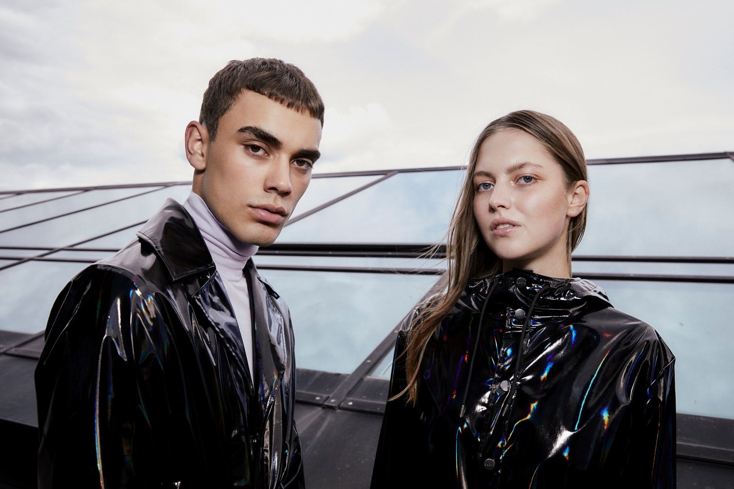 RAINS Dévoile Une Collection Capsule Aux Accents Irisés